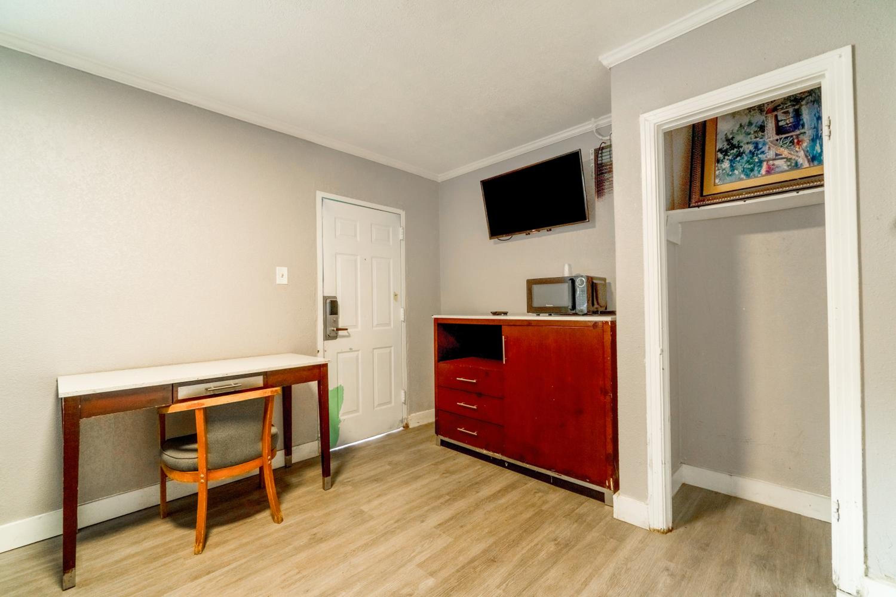 2 Full Beds Non-Smoking - Photo 11
