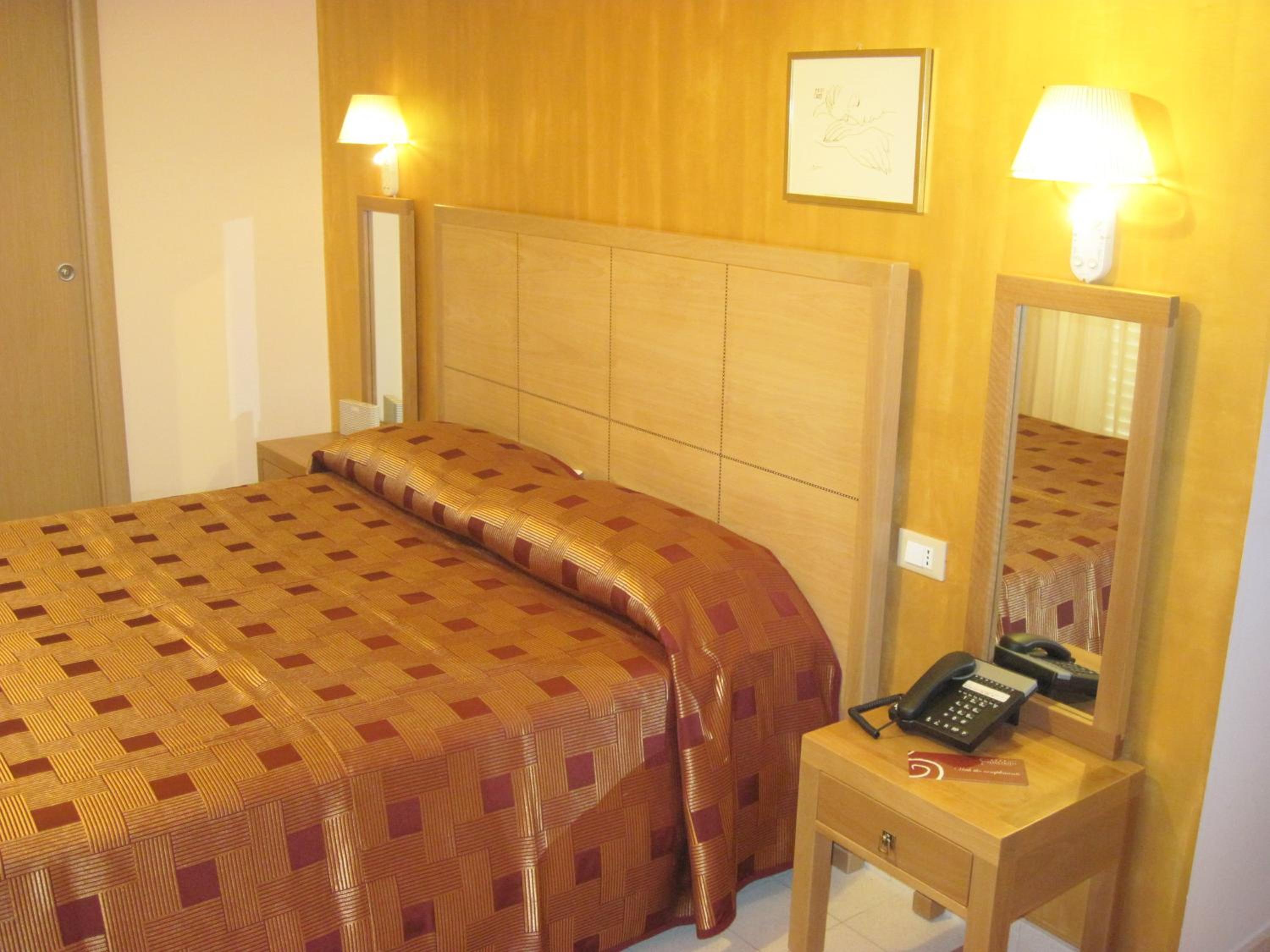 Double or Twin Room - Photo 3