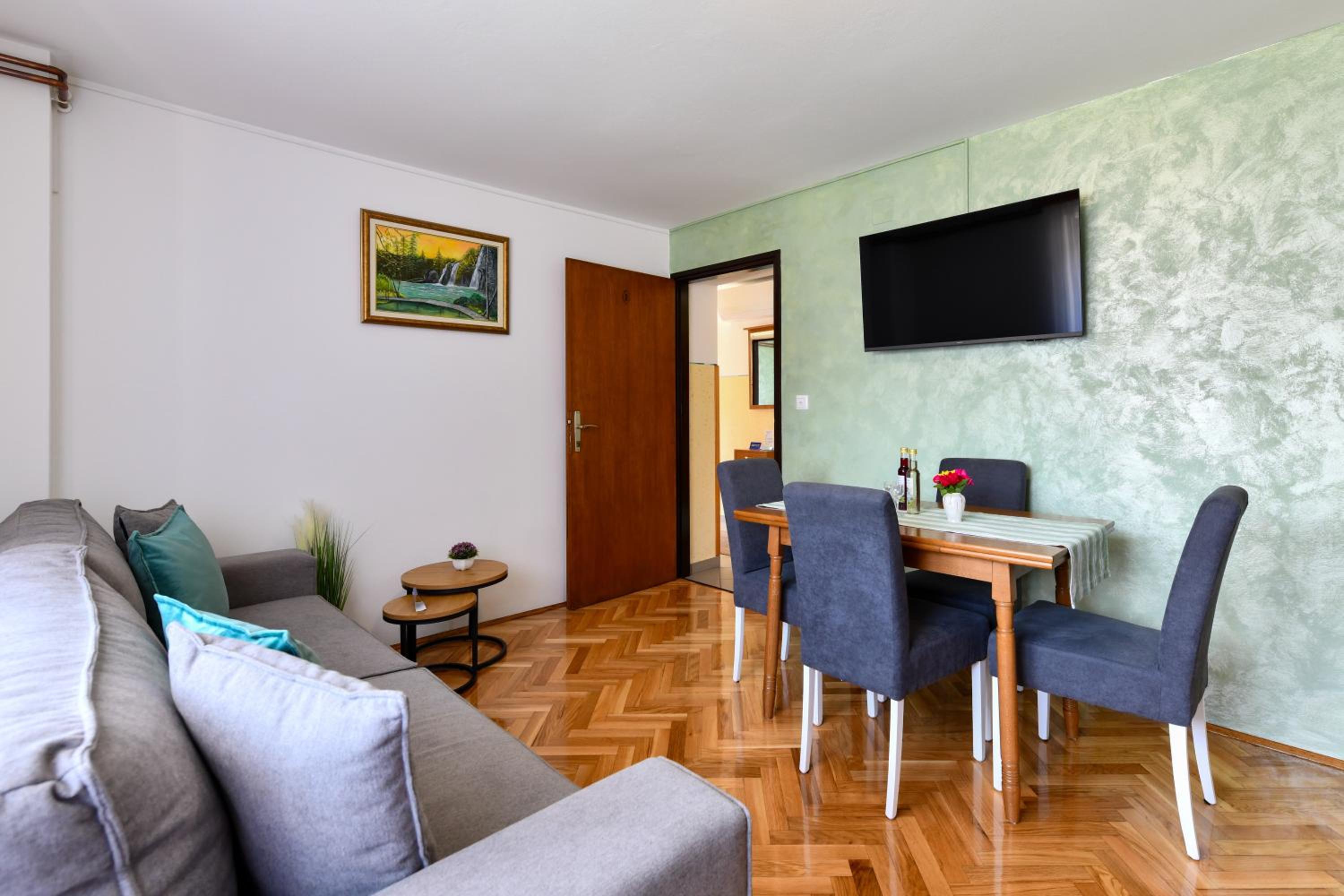 One-Bedroom Apartment with Terrace photo 1