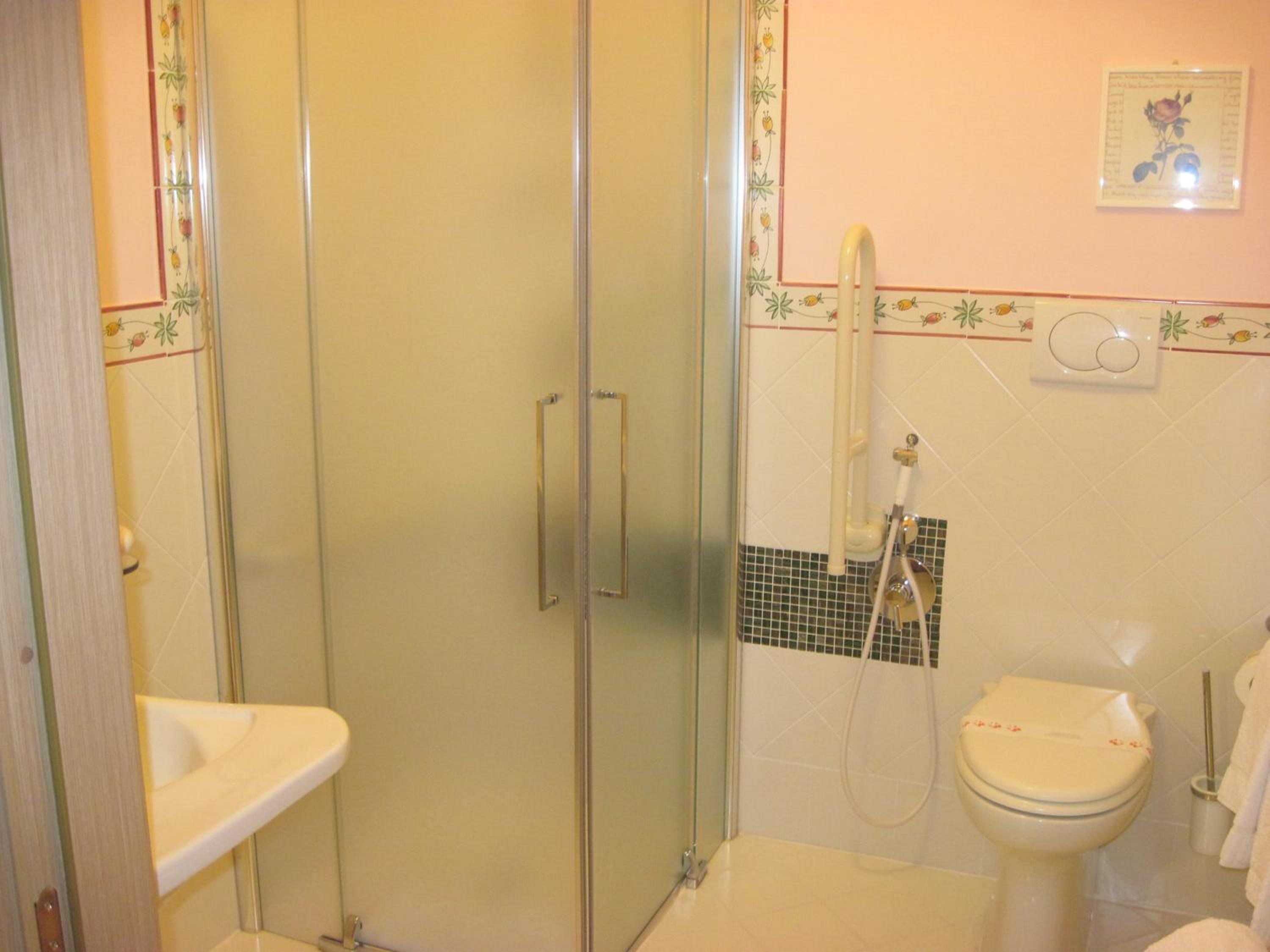 Double Room - Disability Access - Photo 4