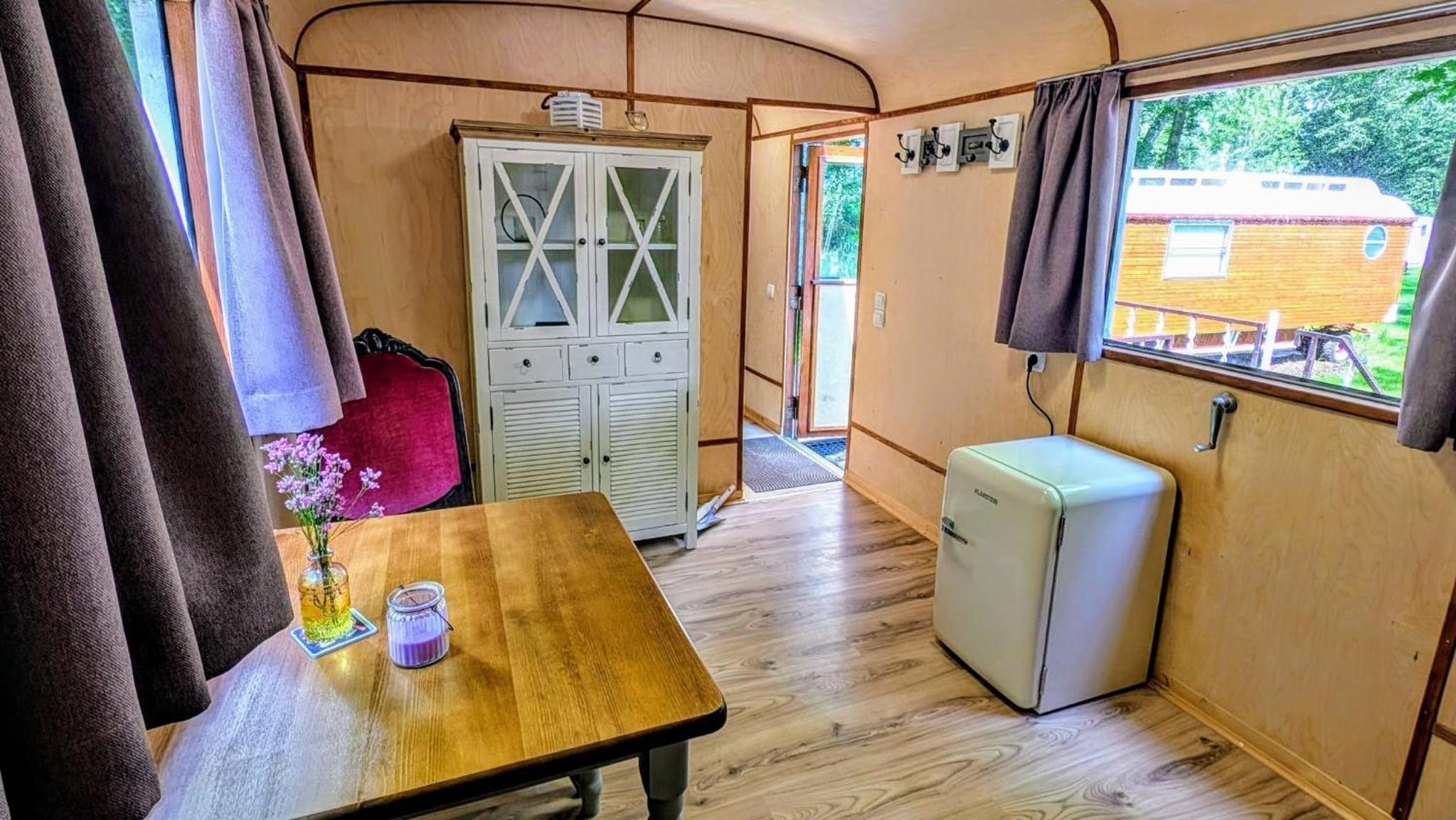 Mobile Home photo 2