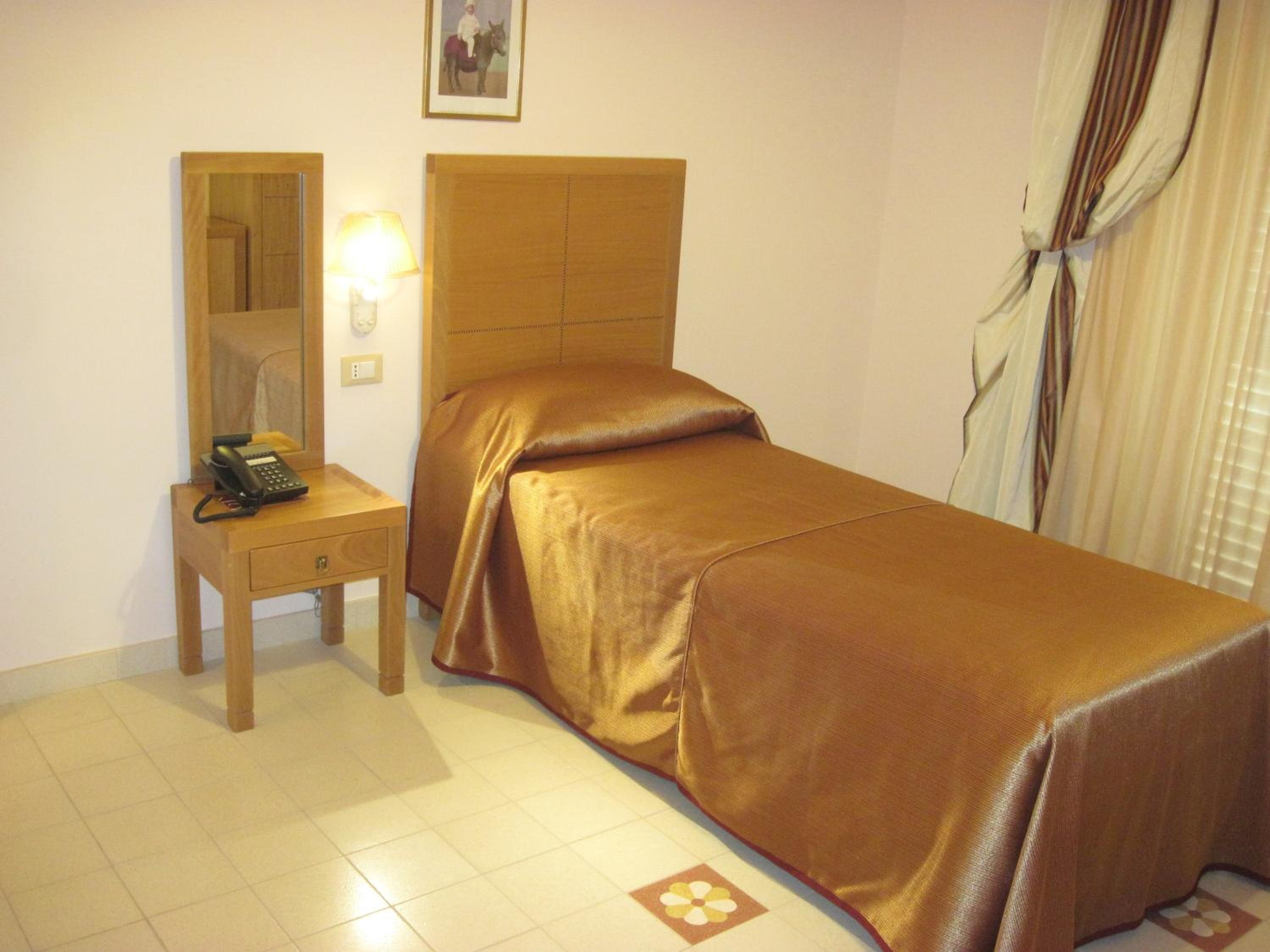 Double Room - Disability Access - Photo 2