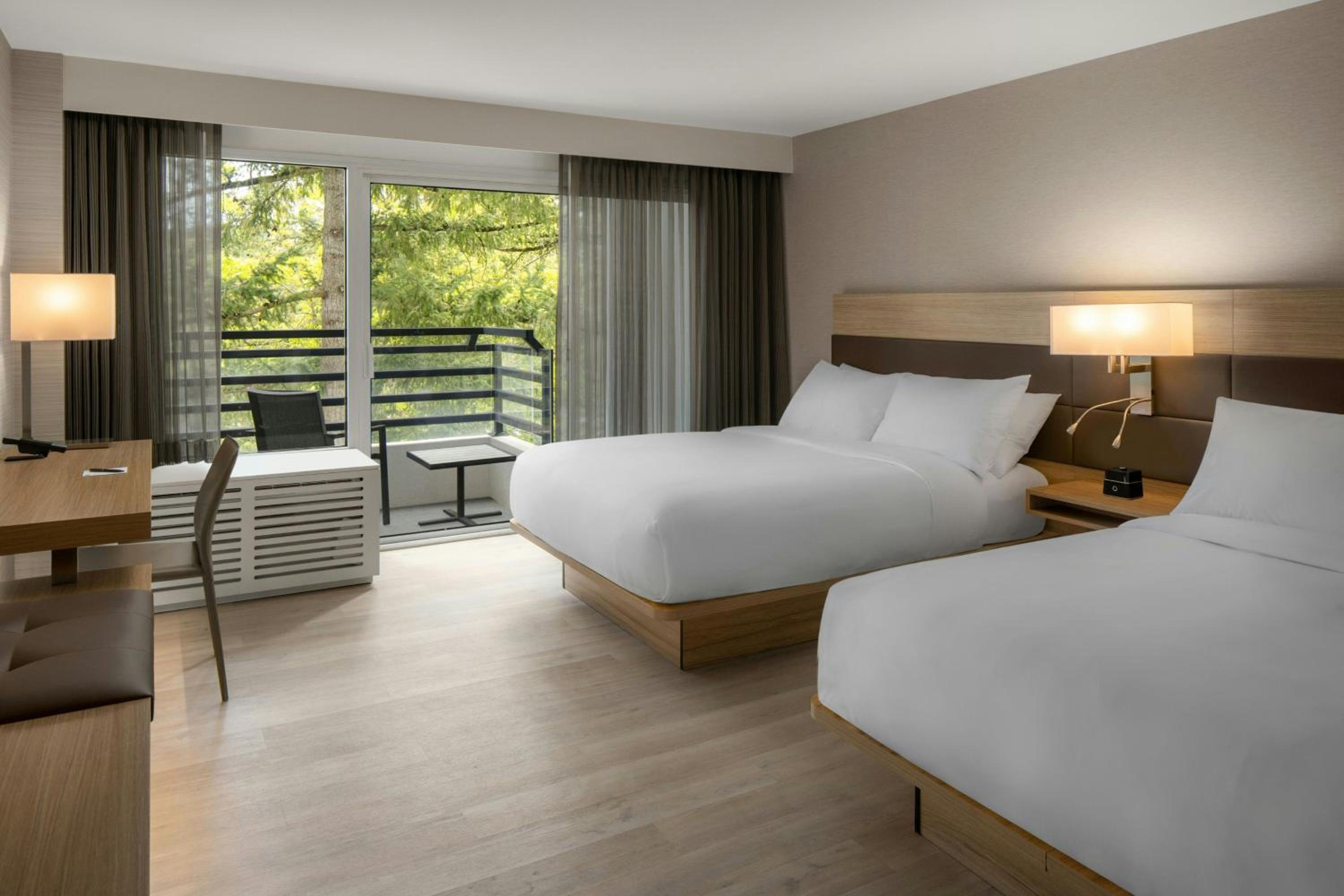 Queen Room with Two Queen Beds and Bathtub - Mobility Access - Photo 3