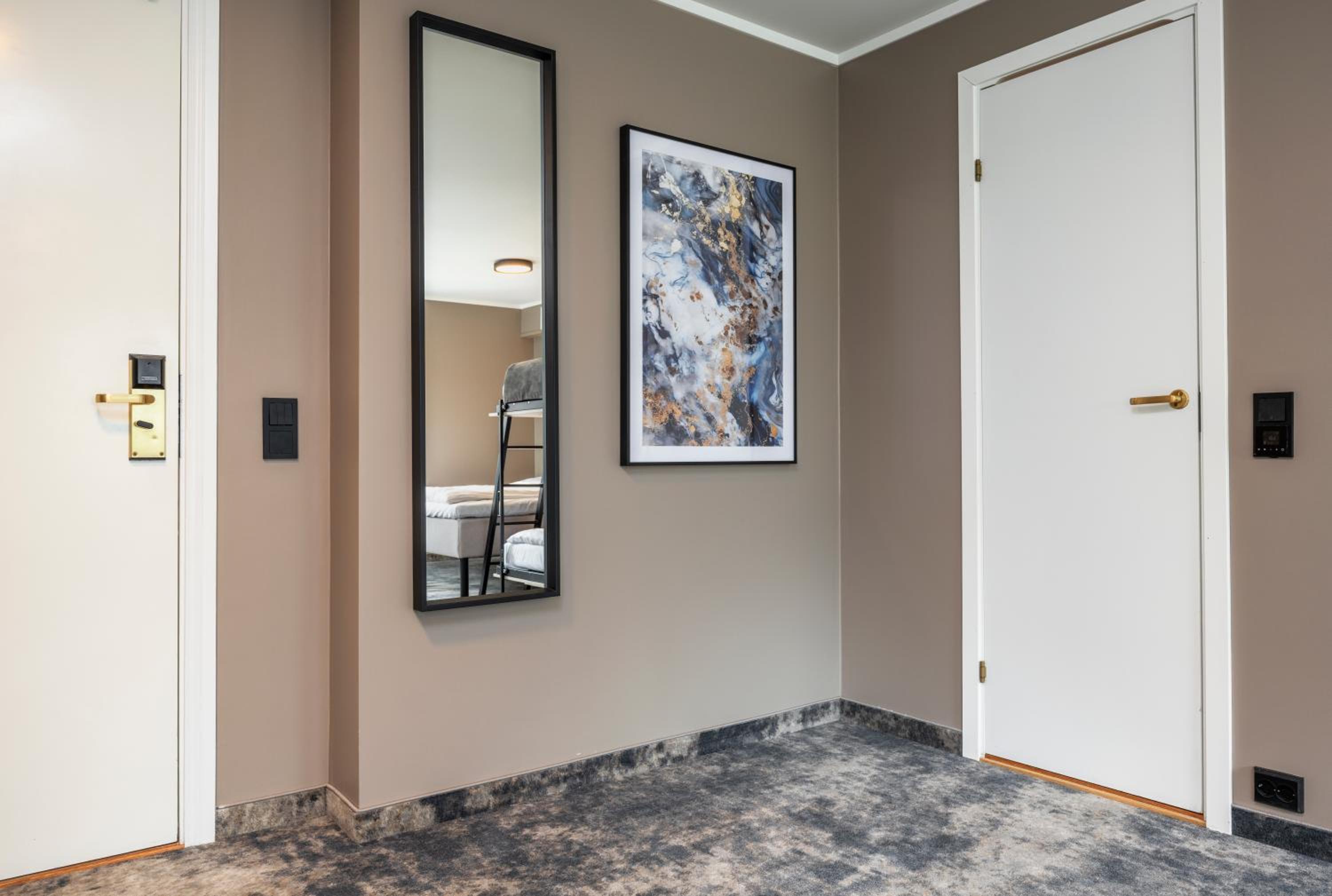 Business Room photo 2