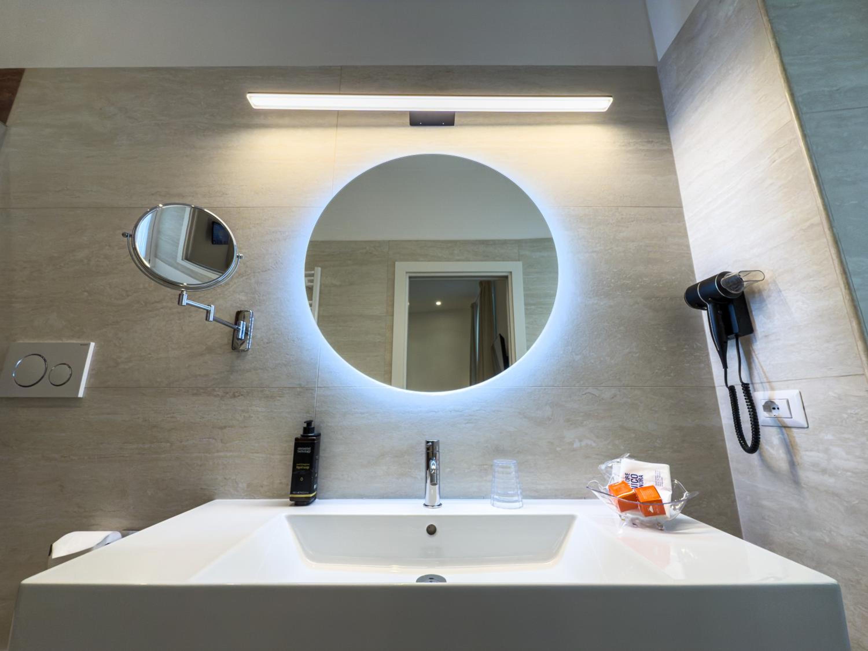 Double Room Queen Deluxe - Annex Building