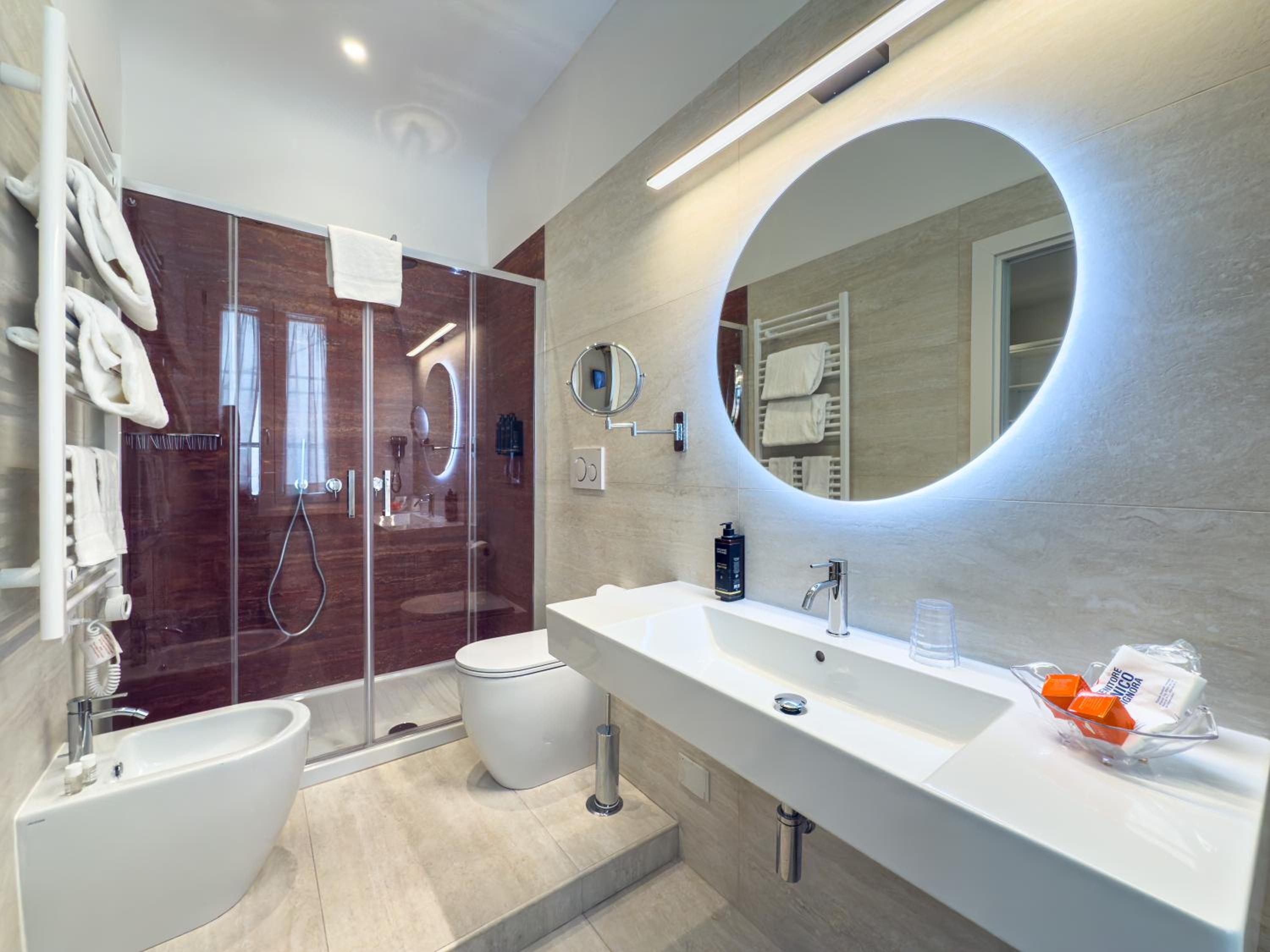 Double Room Queen Deluxe - Annex Building