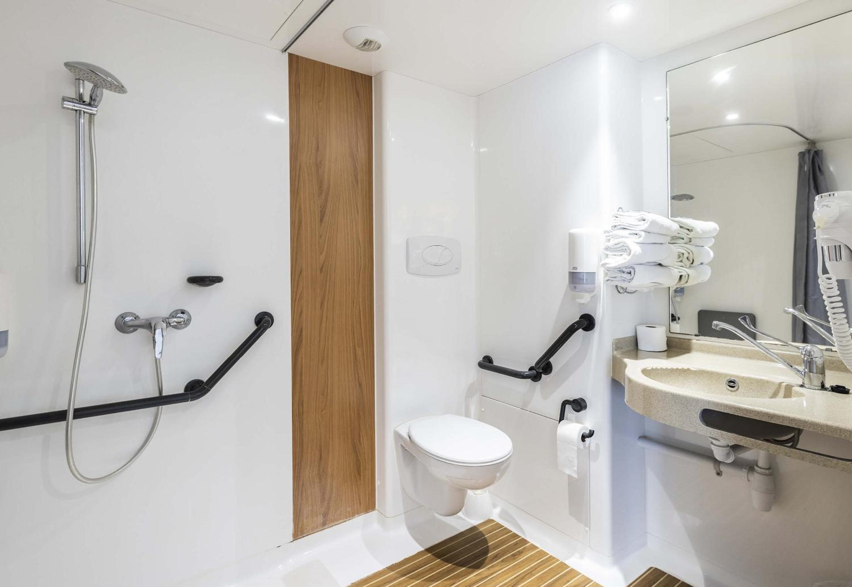 Double Room - Disability Access - Photo 6