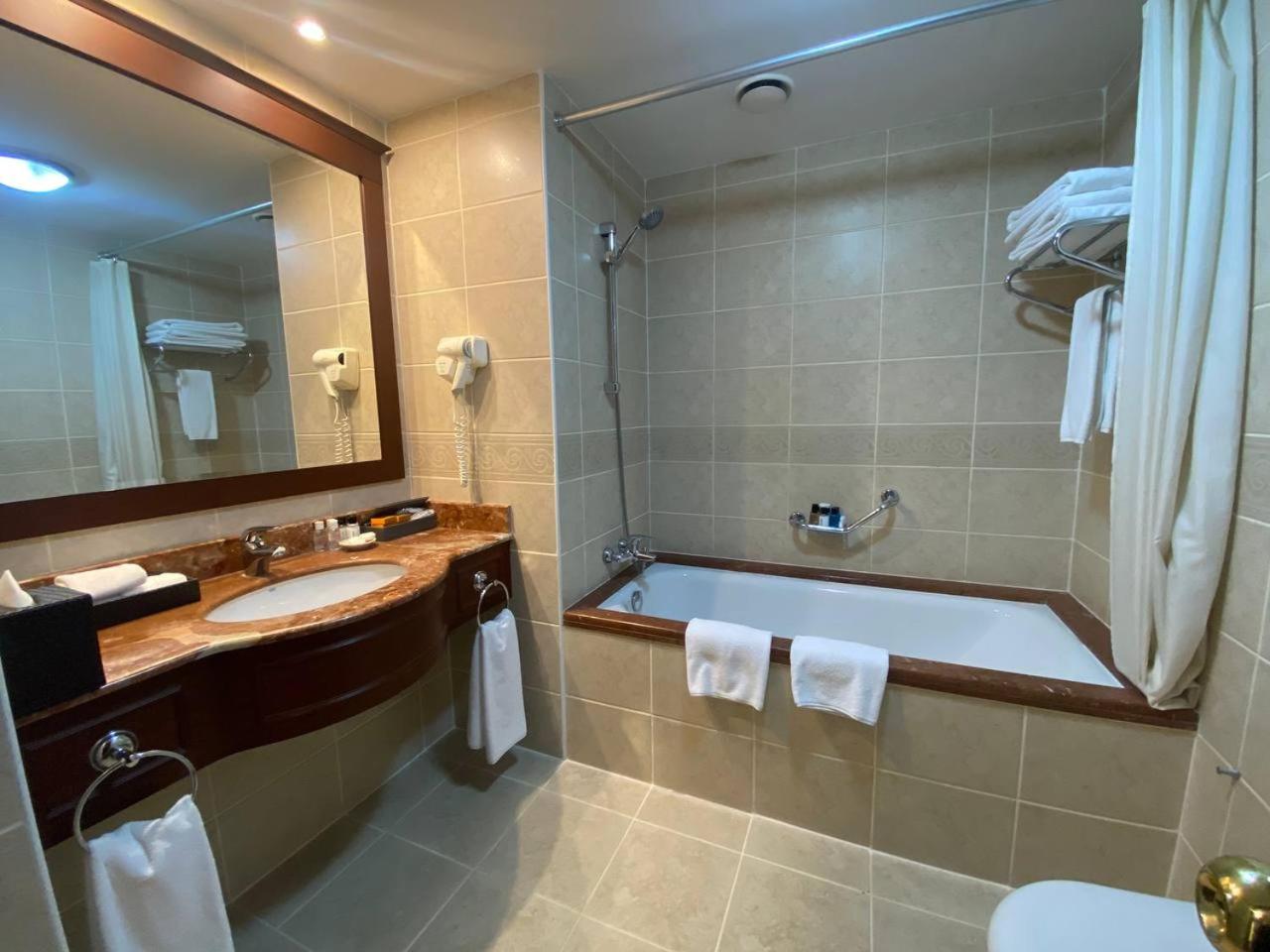 Deluxe Family Room - Photo 3