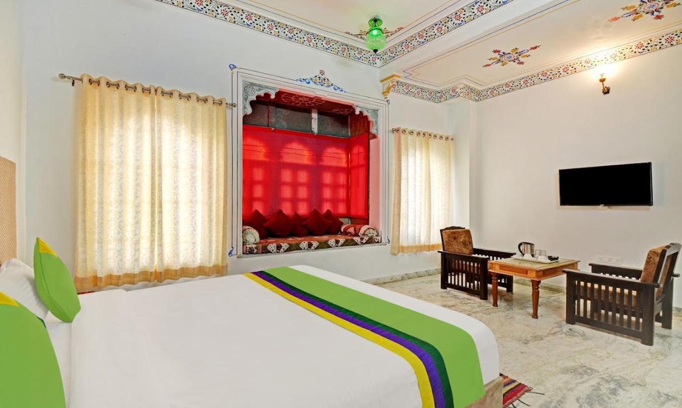 Deluxe Double Room with Castle View