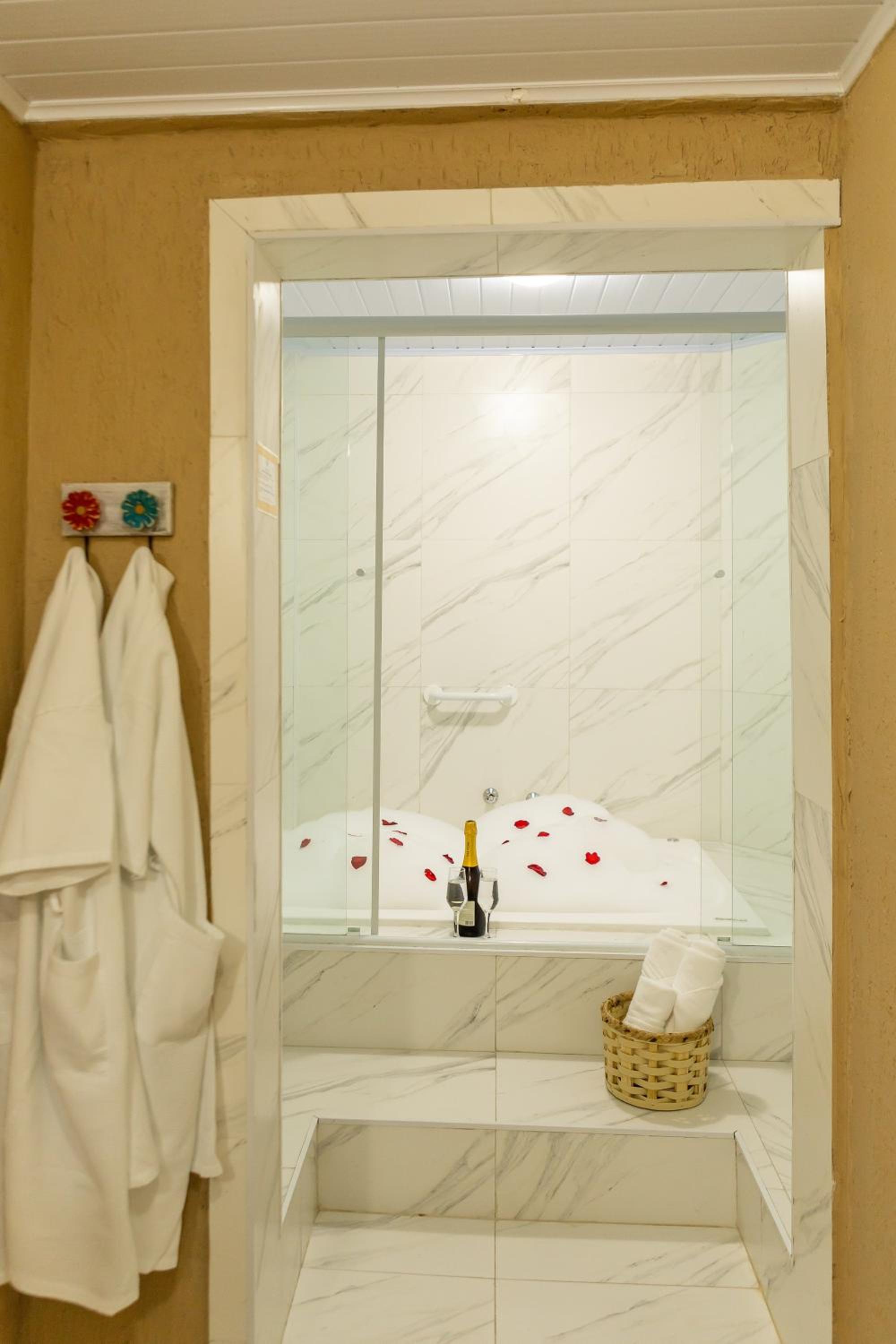 Double Room with Spa Bath photo 1
