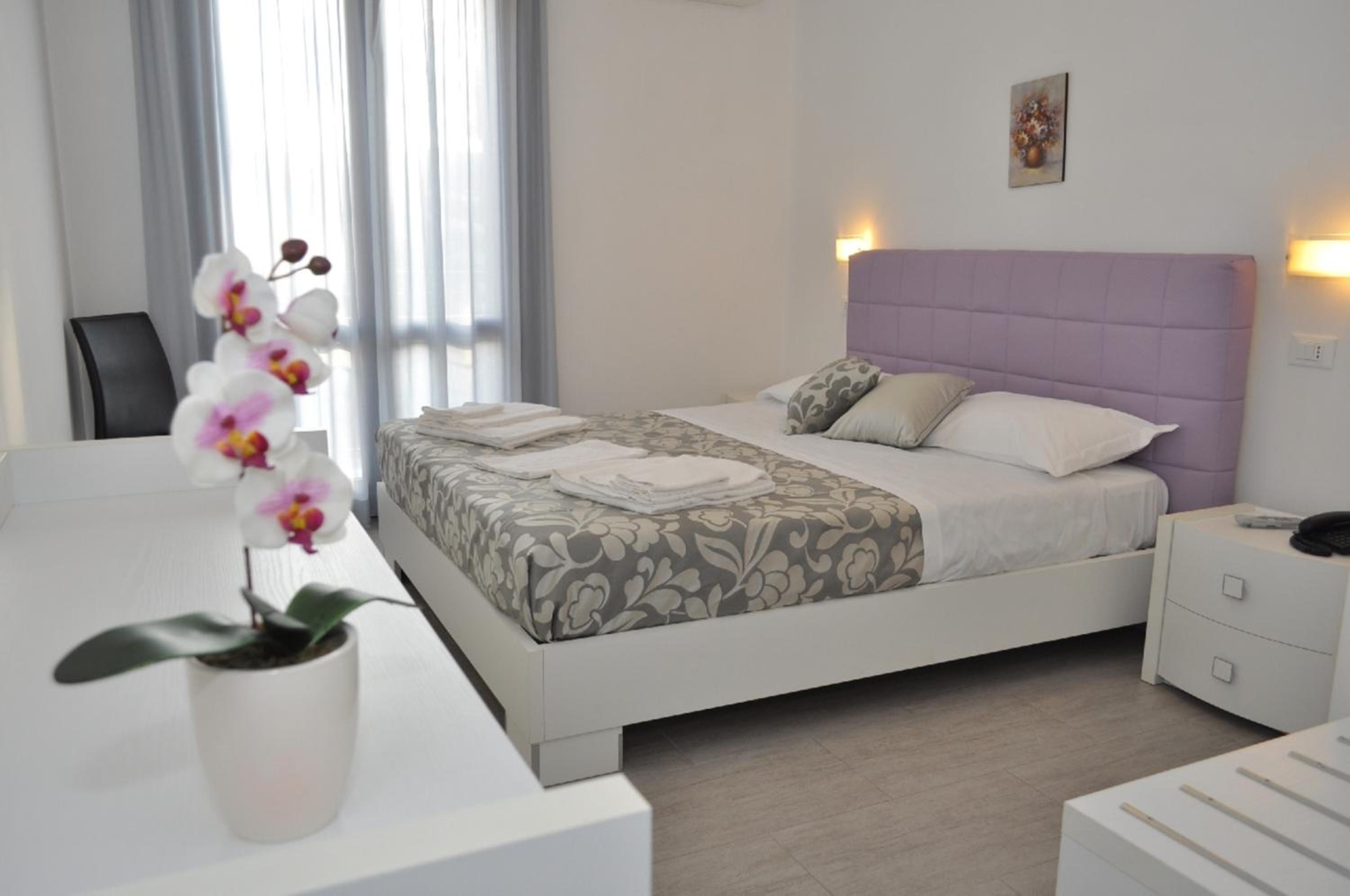 Deluxe Double Room - Photo 18