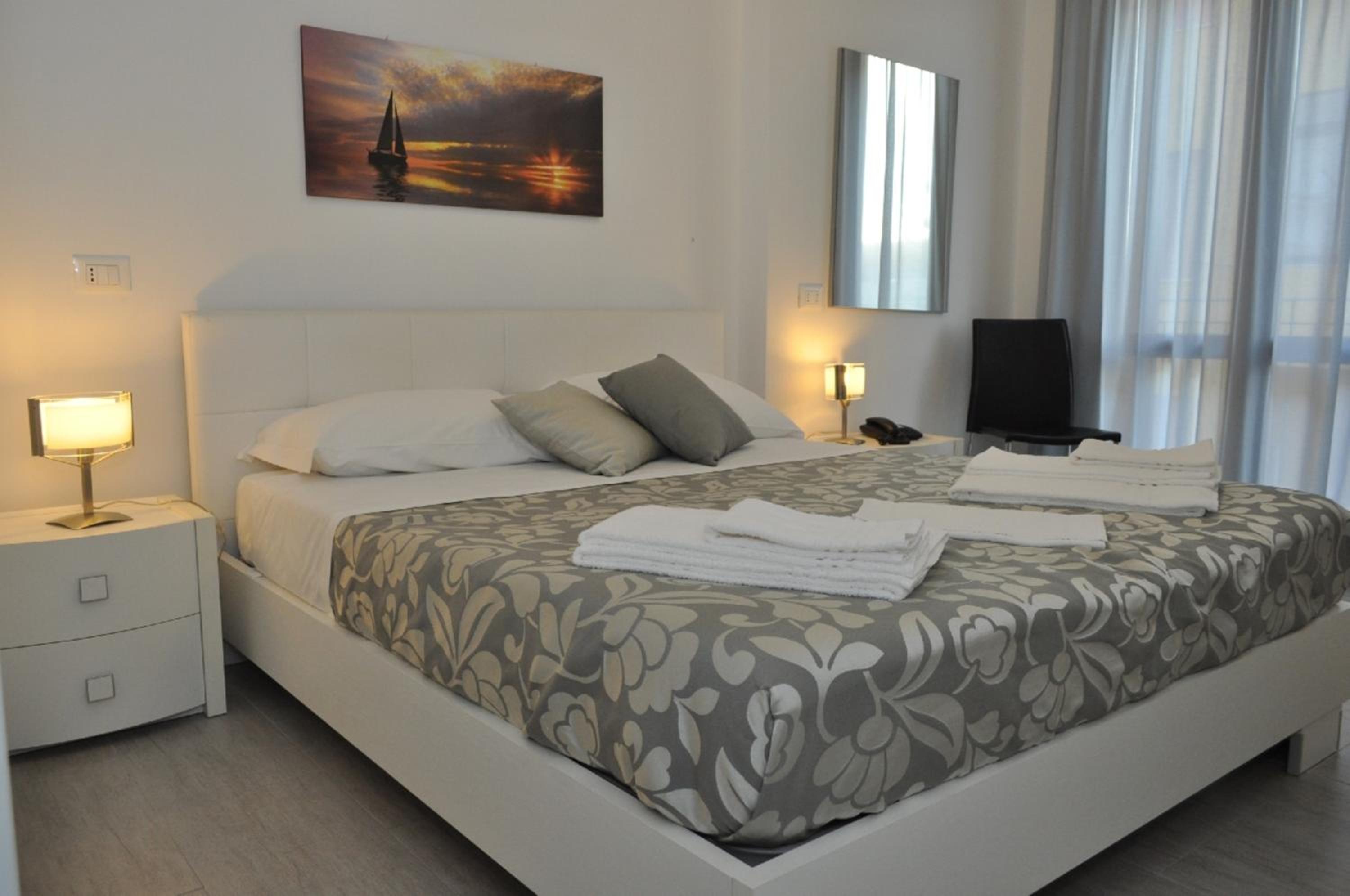 Deluxe Double Room - Photo 17