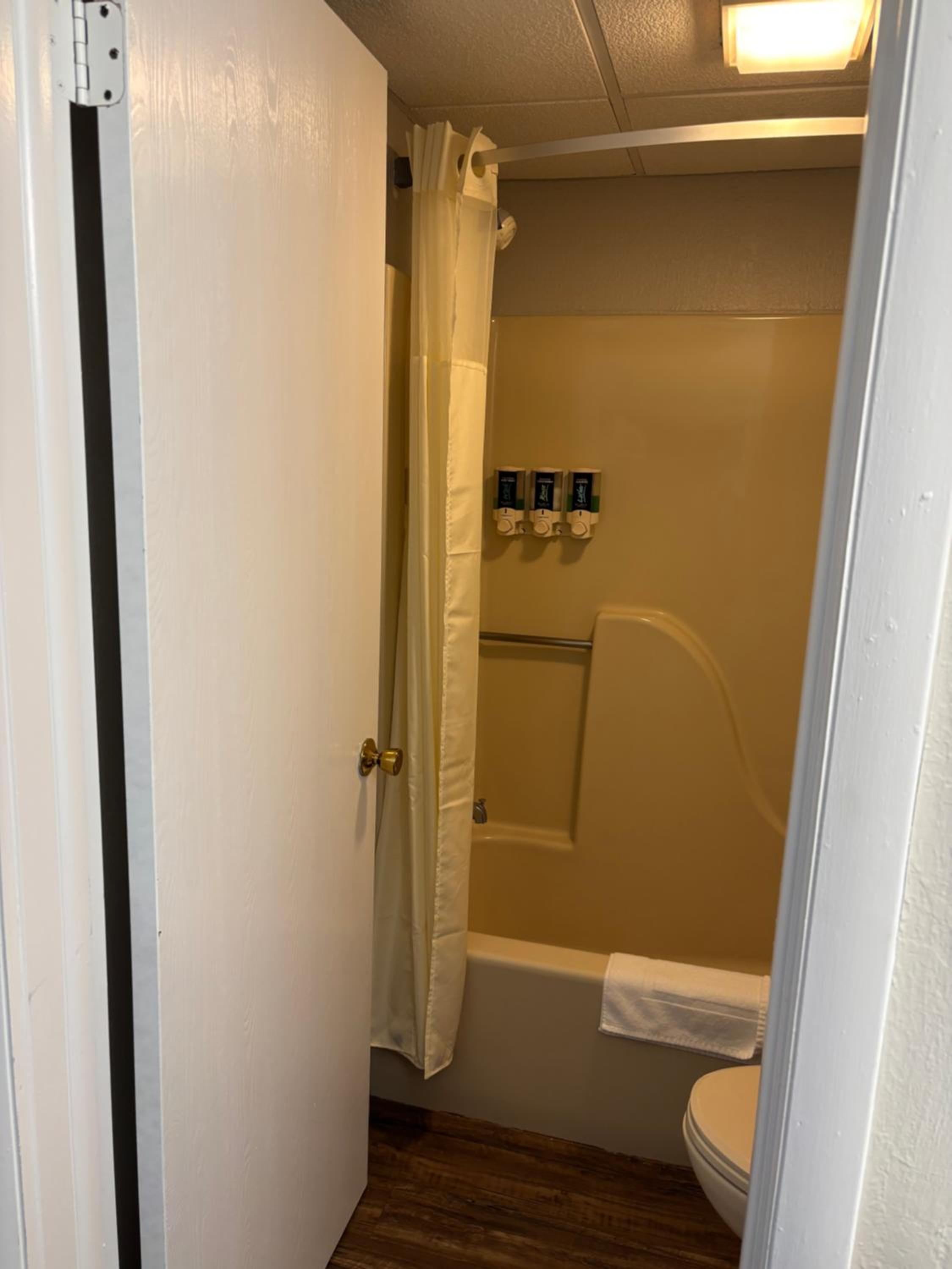 King Room with One King Bed - First Floor - Building 2 - Bay View - Non-Smoking - Photo 7