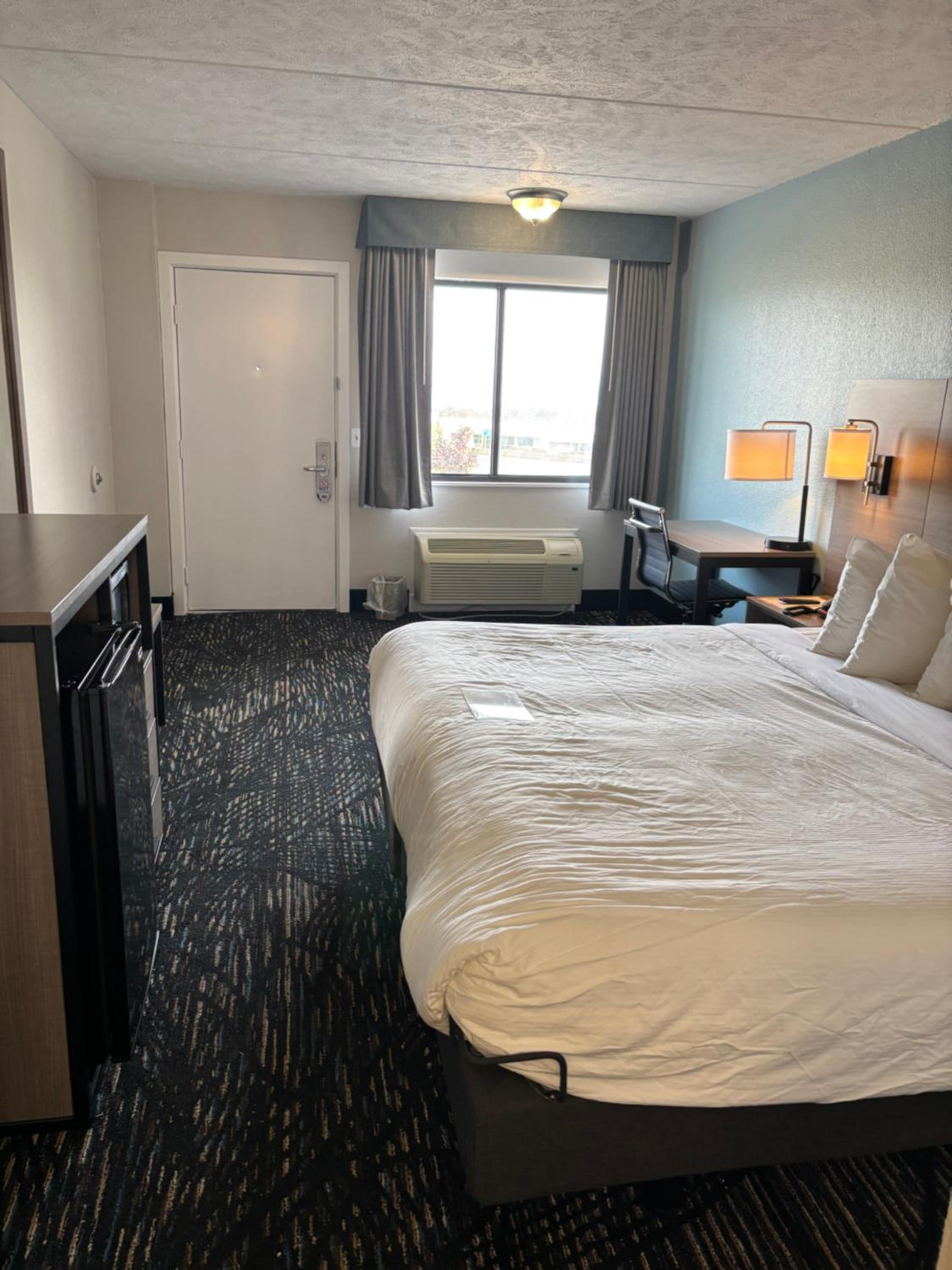 King Room with One King Bed - First Floor - Building 2 - Bay View - Non-Smoking - Photo 2