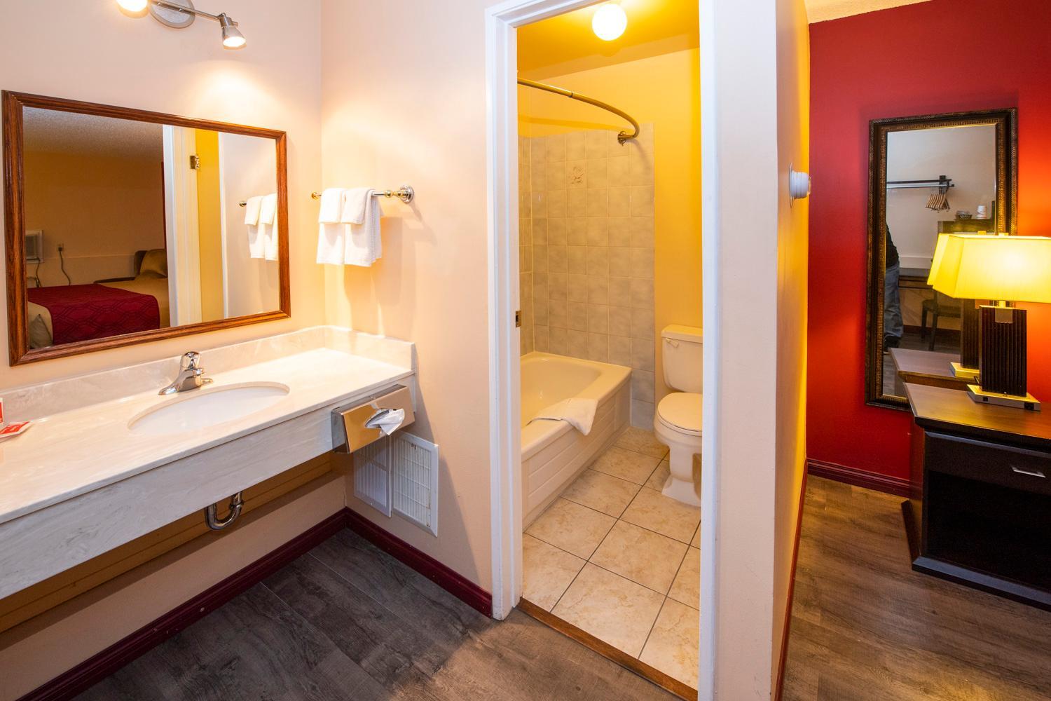 King Room - Non Smoking photo 2