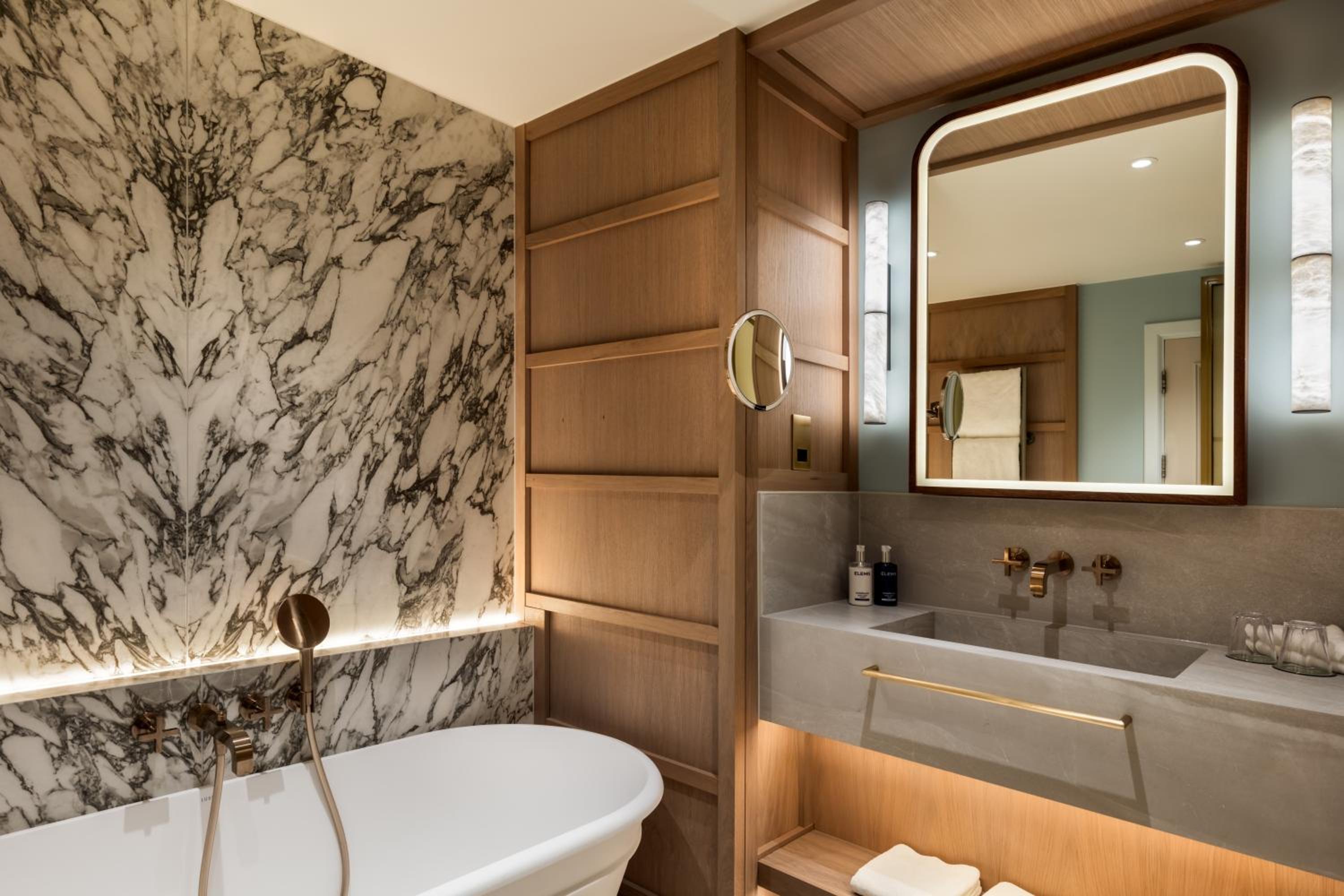 Corner Suite with access to The Club at Cottonmill Spa photo 2