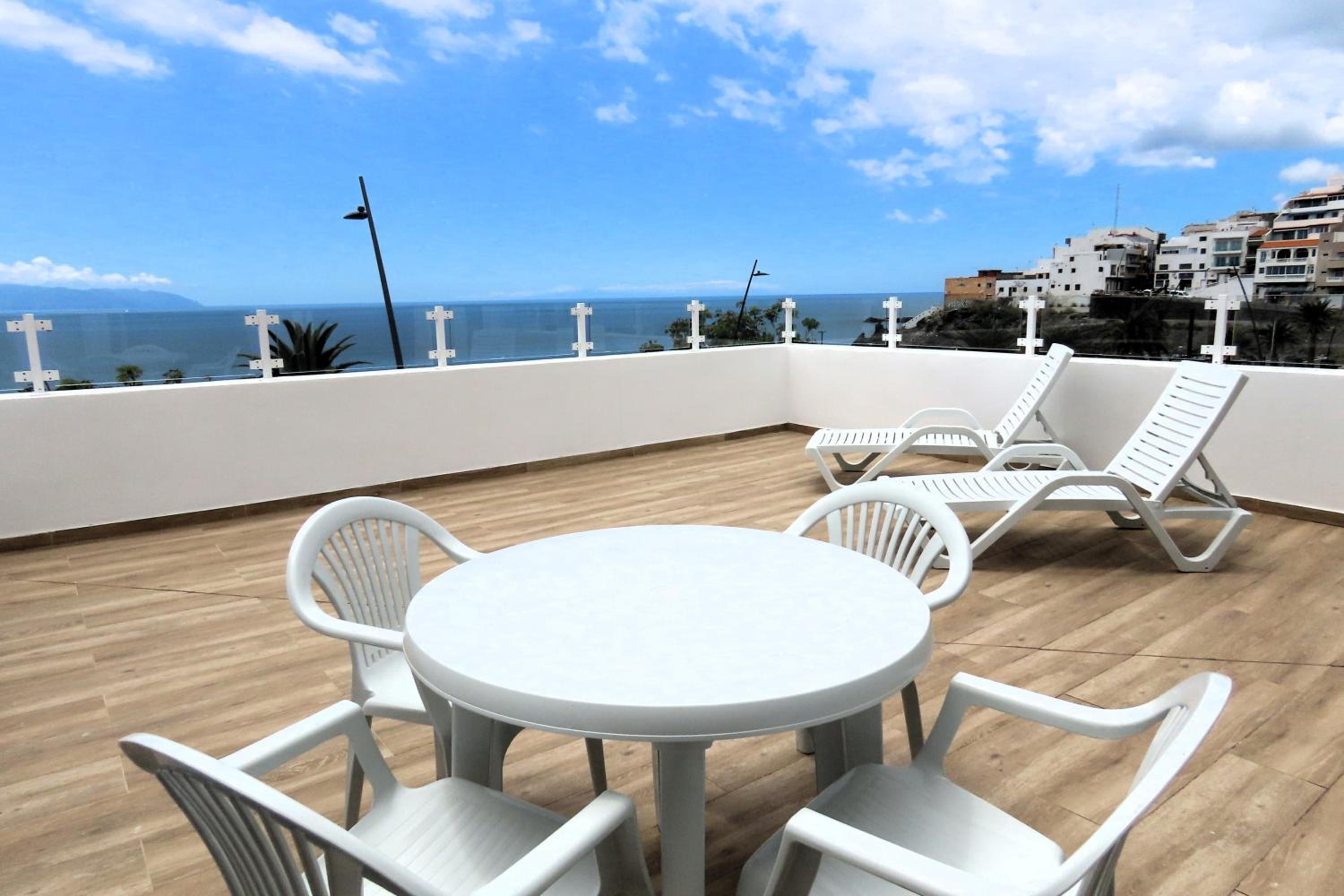 Two-Bedroom Deluxe Apartment with Balcony