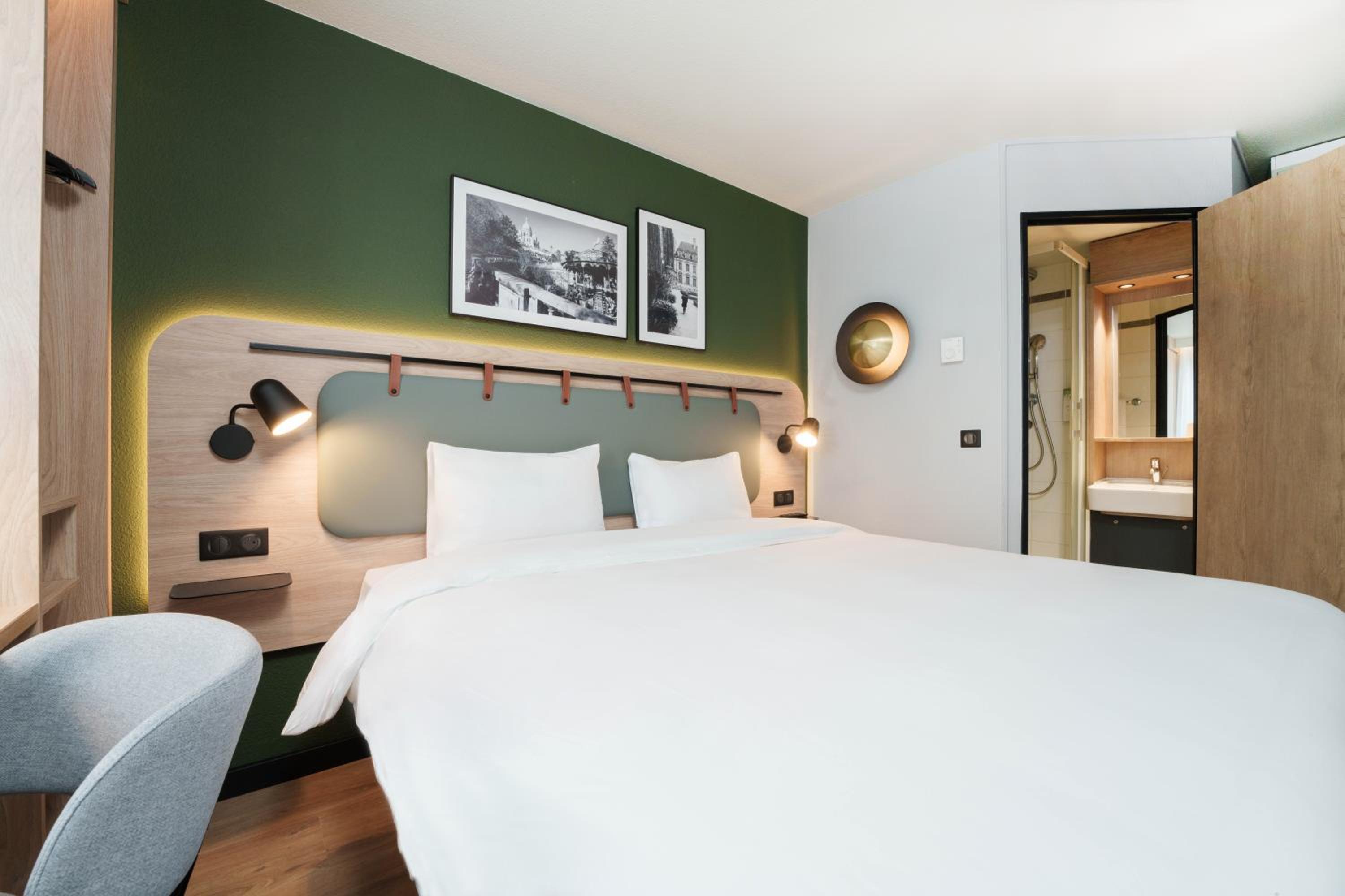 Standard Room - 1 Queen Bed - Photo 8