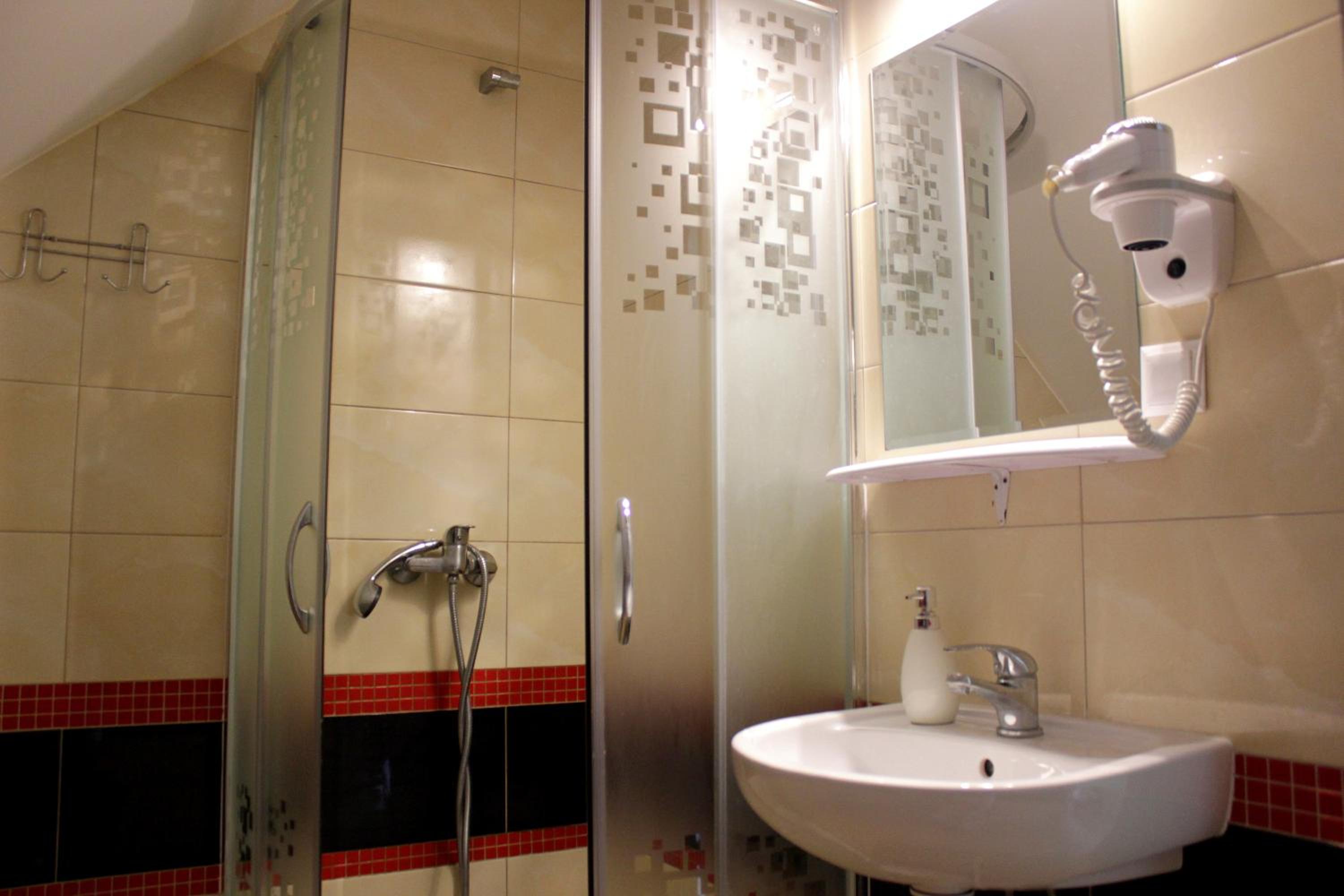 Quadruple Room with Private Bathroom photo 2