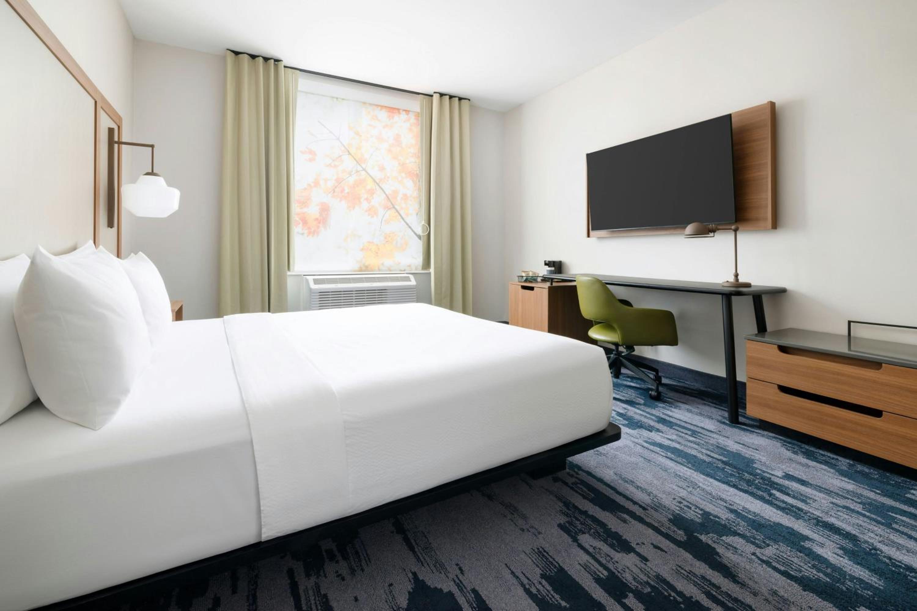 Standard King Room with Roll-In Shower - Mobility/Hearing Accessible