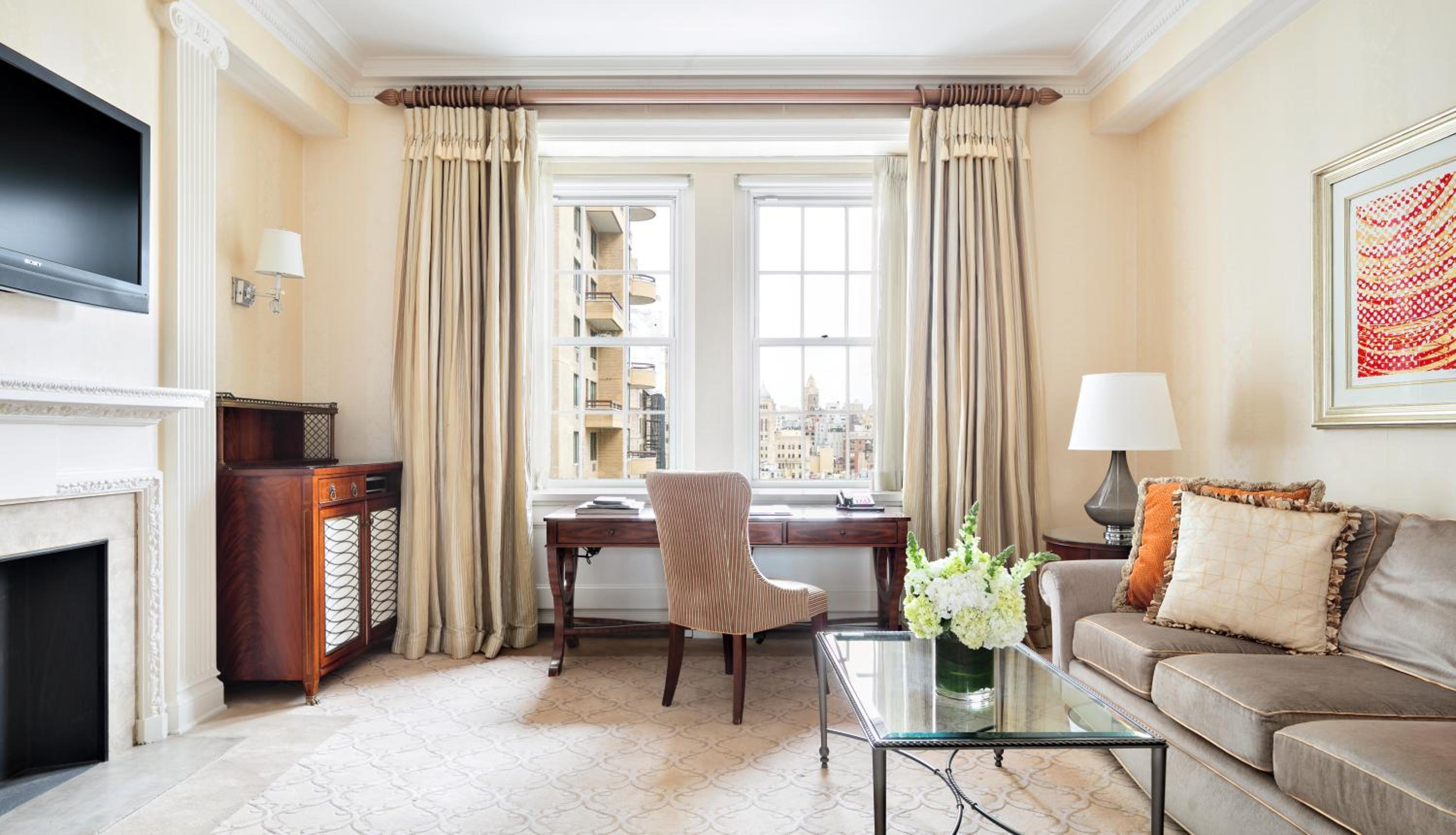 Pierre Suite Twin Bed thumbnail 6