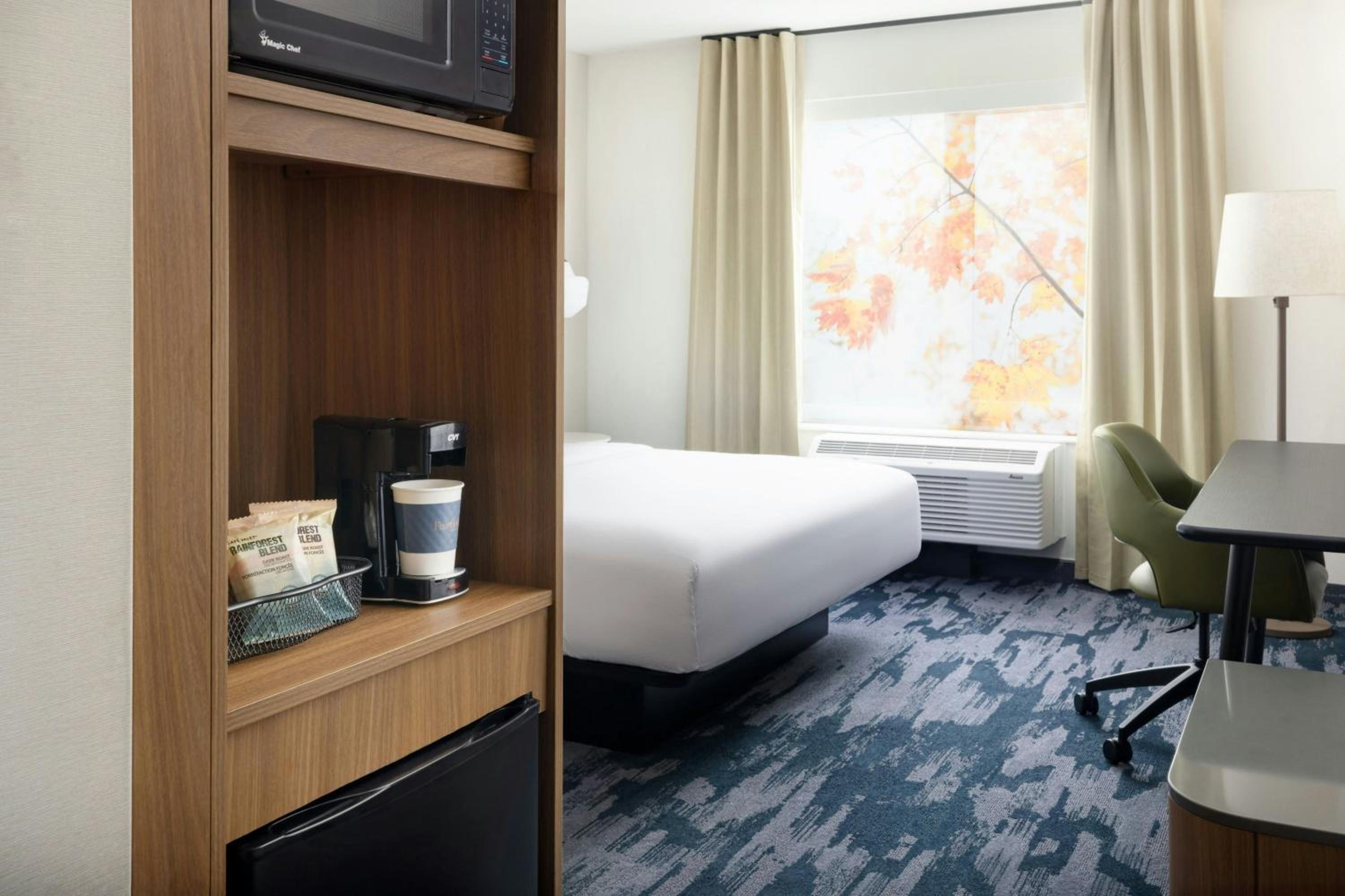 King Suite with Sofa Bed - Hearing Accessible