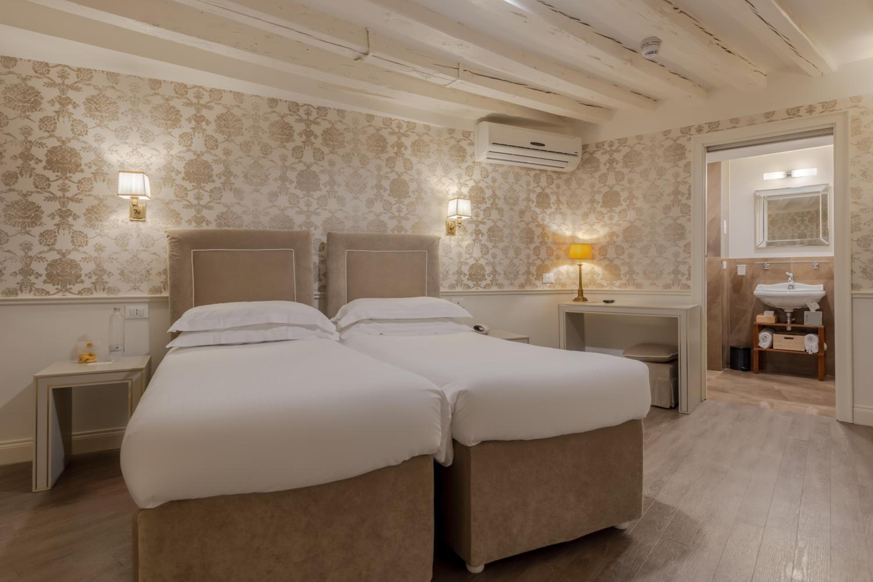 Comfort Double or Twin Room photo 2