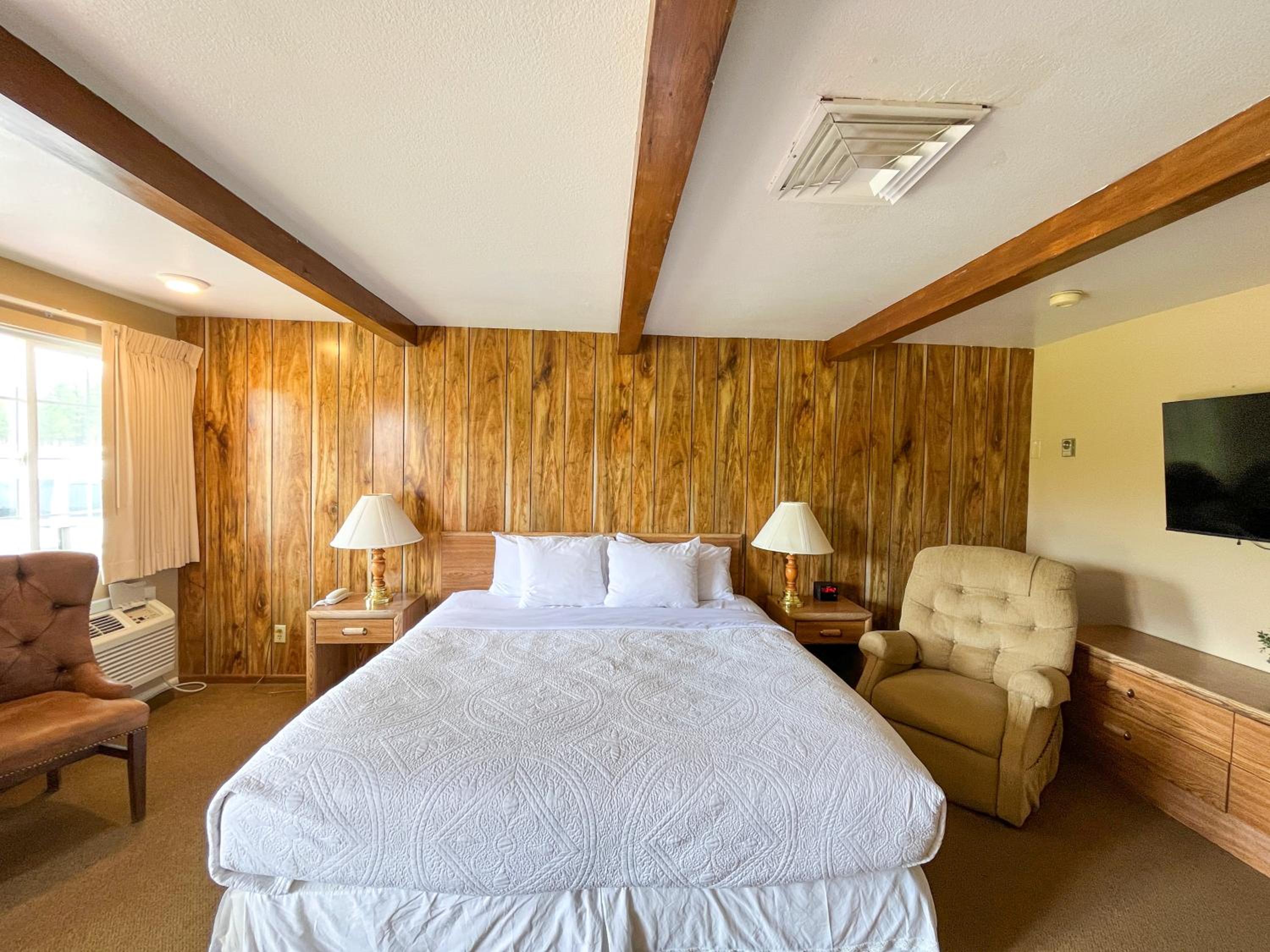 Deluxe King Room - Photo 5