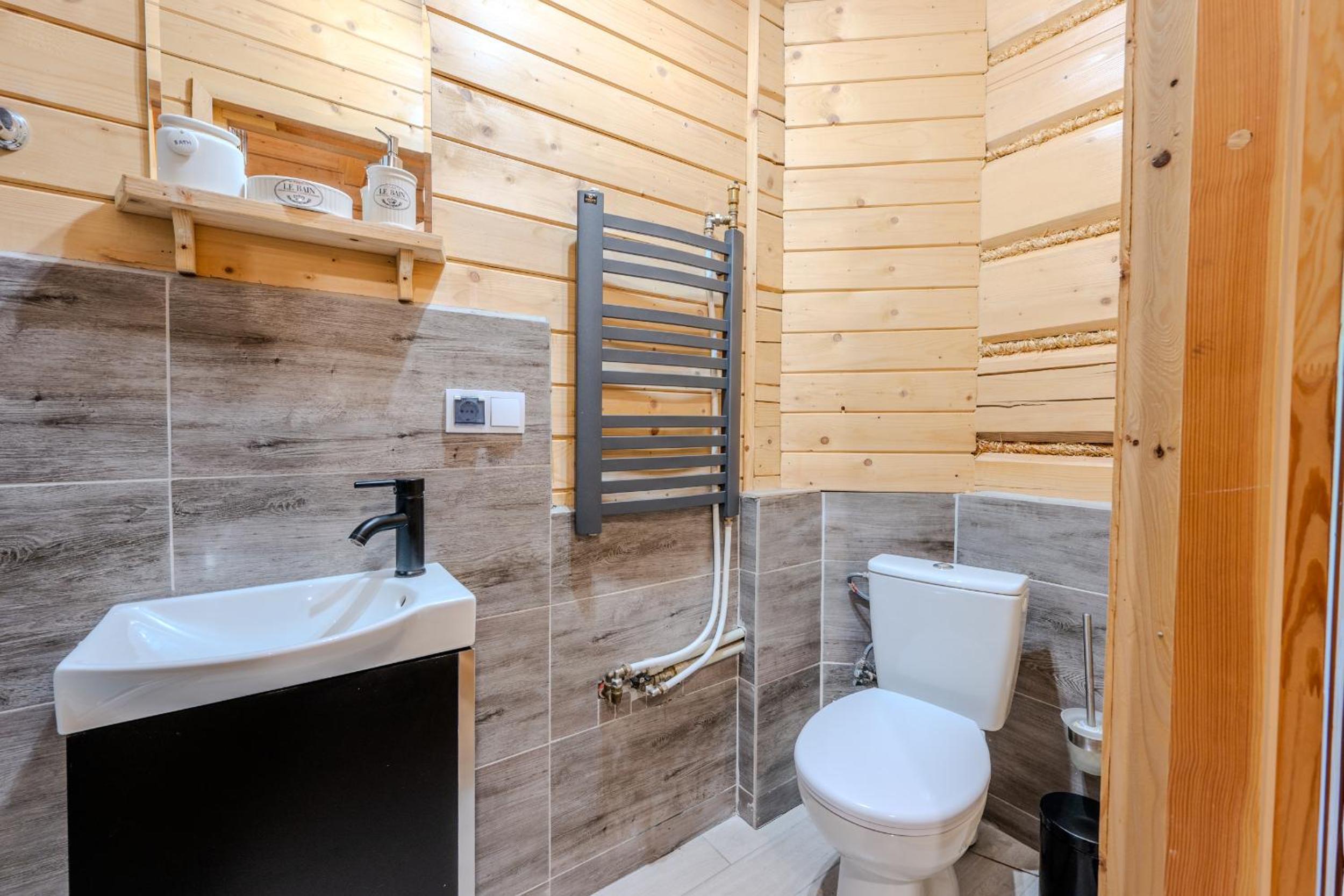 Deluxe Double Room with Balcony photo 3