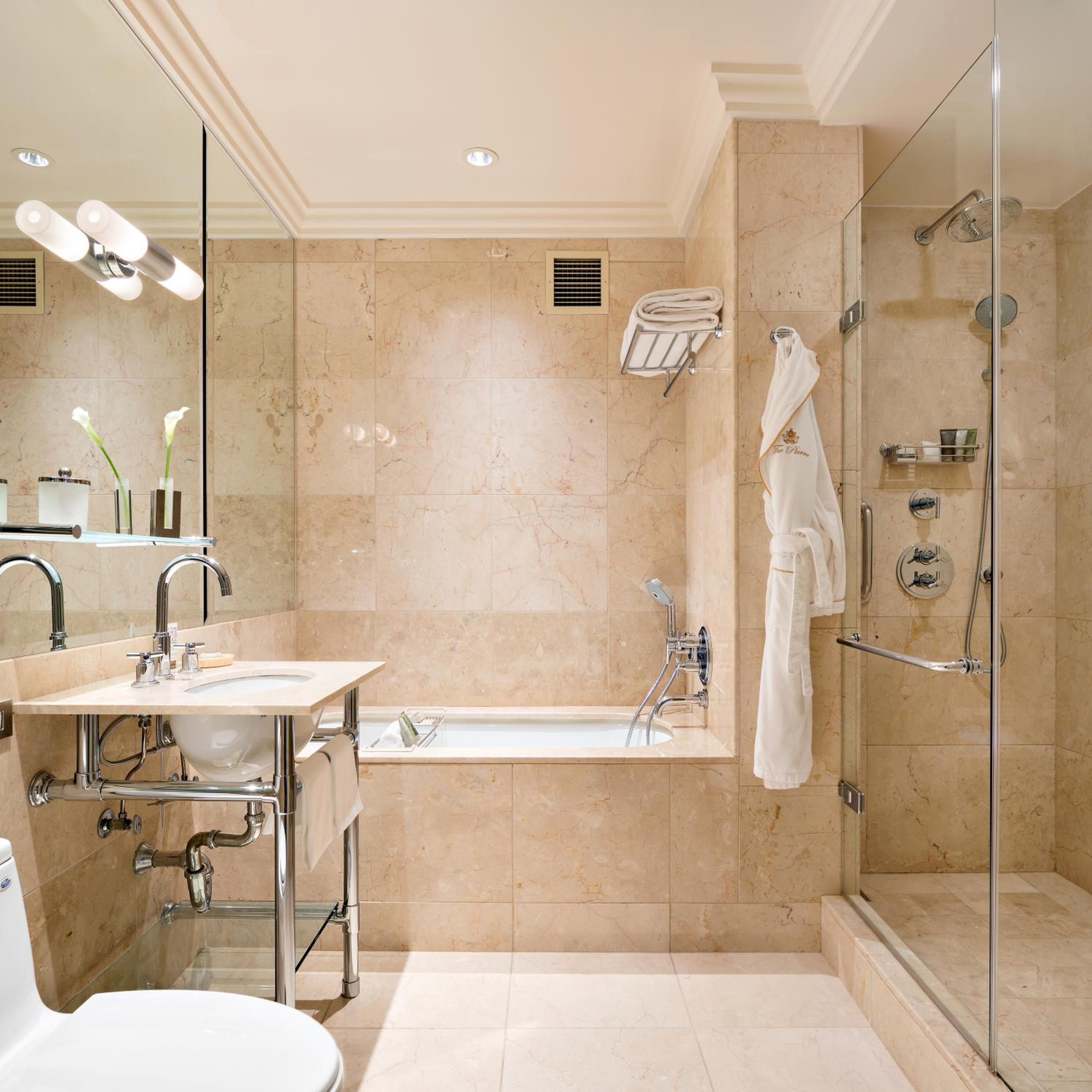 Pierre Deluxe Room thumbnail 6
