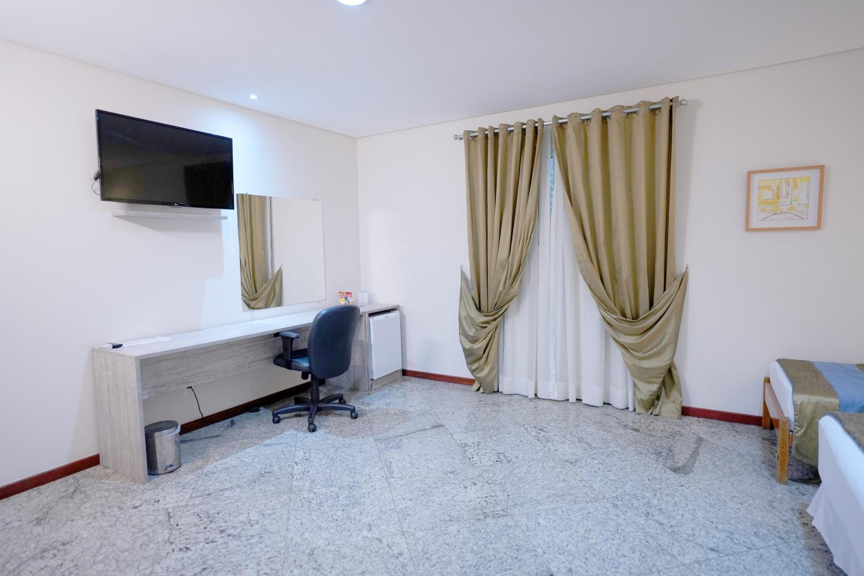 Family Room photo 3