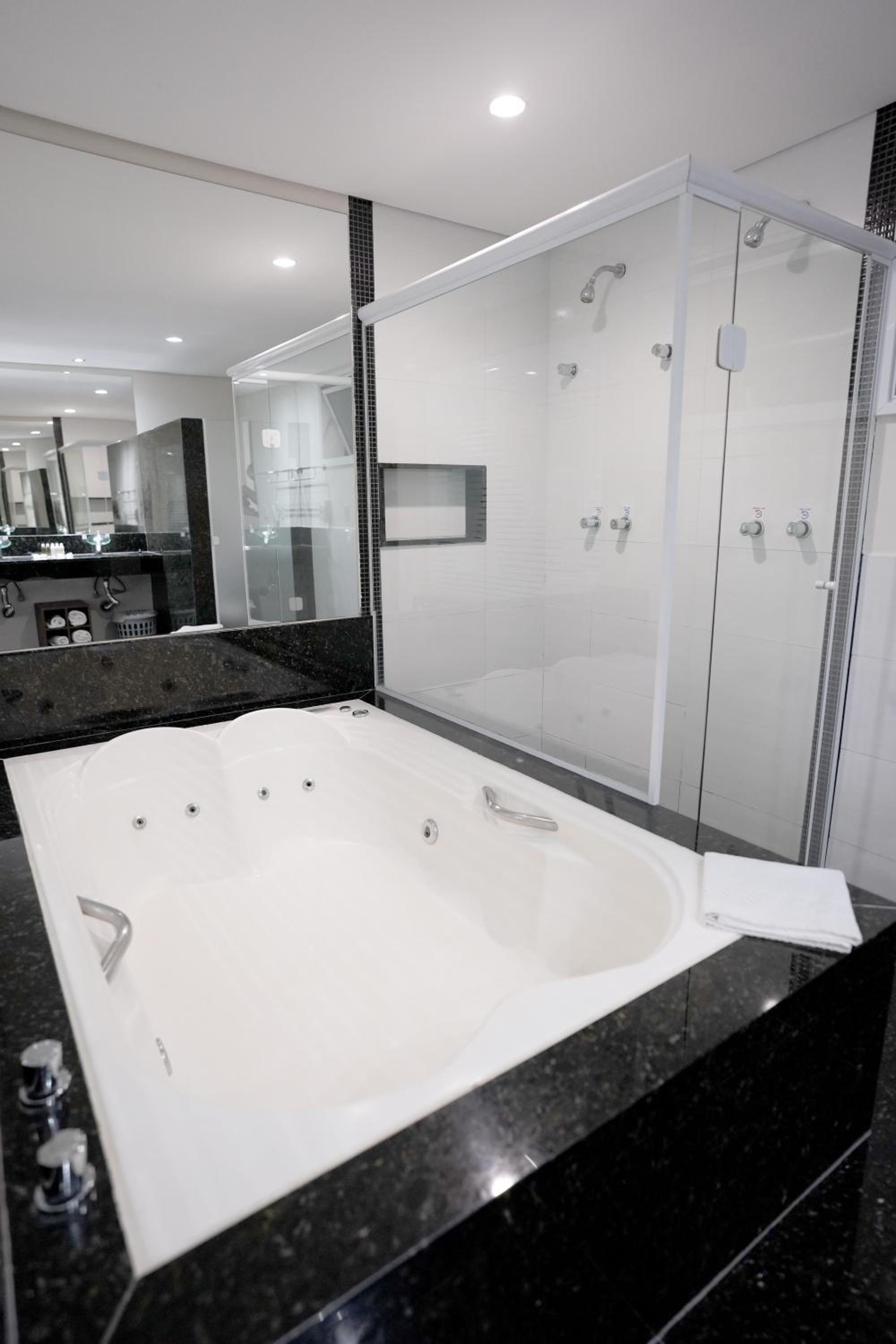 Suite with Spa Bath photo 3