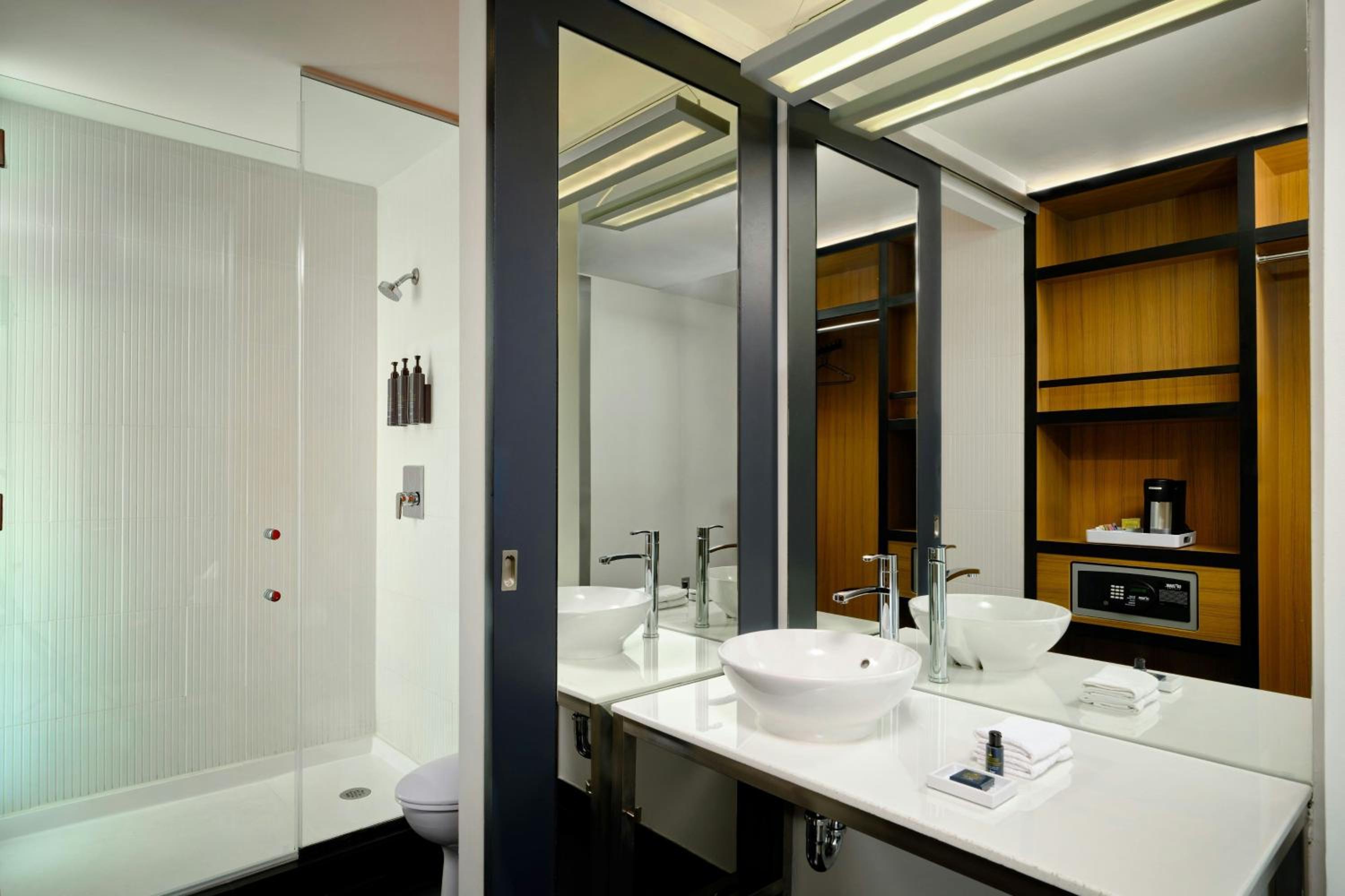 King Room with Roll-in Shower - Mobility and Hearing Accessible photo 3