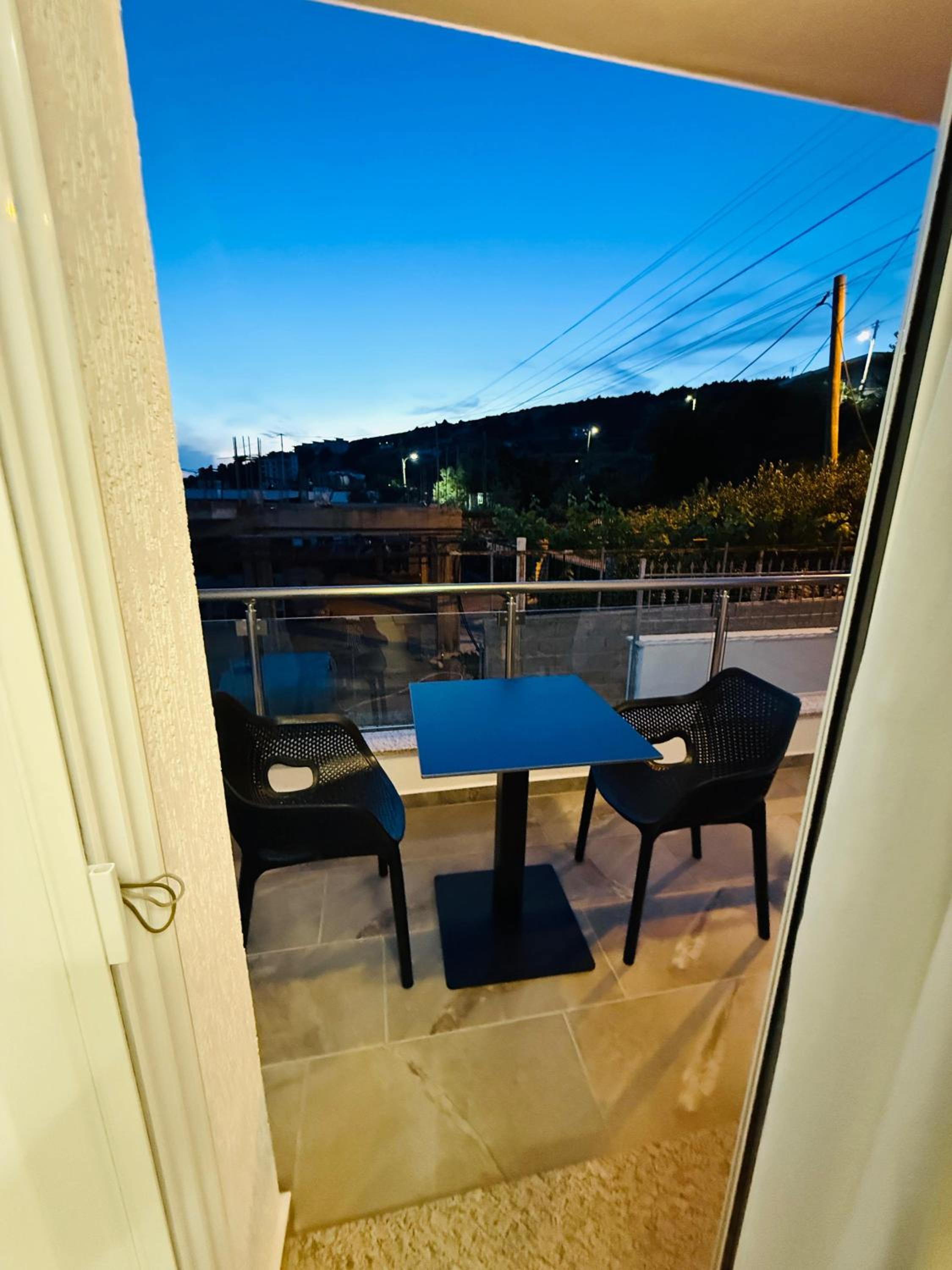 Deluxe Double Room (2 Adults + 1 Child)
