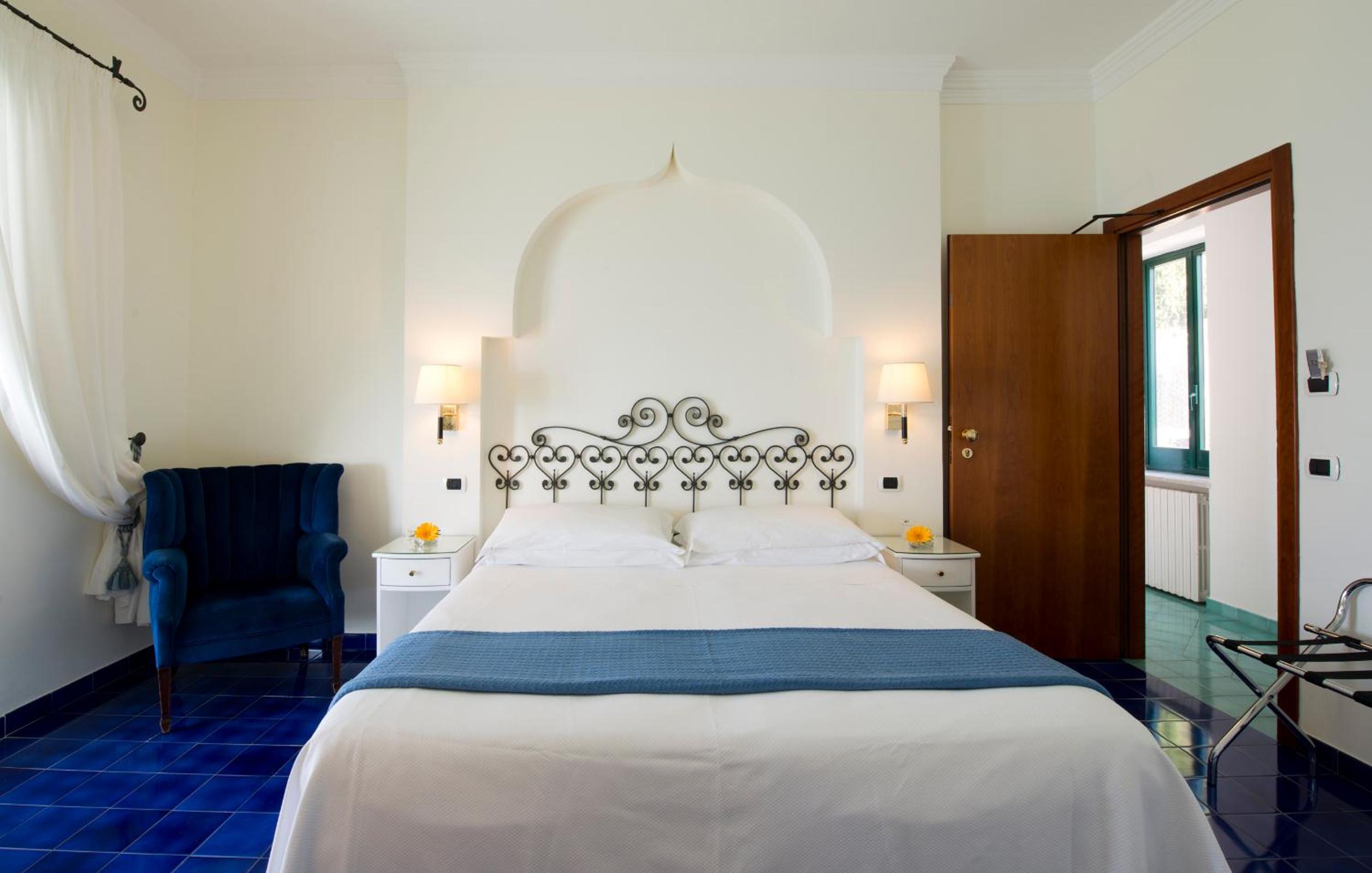 Deluxe Double or Twin Room with Spa Bath - Photo 9