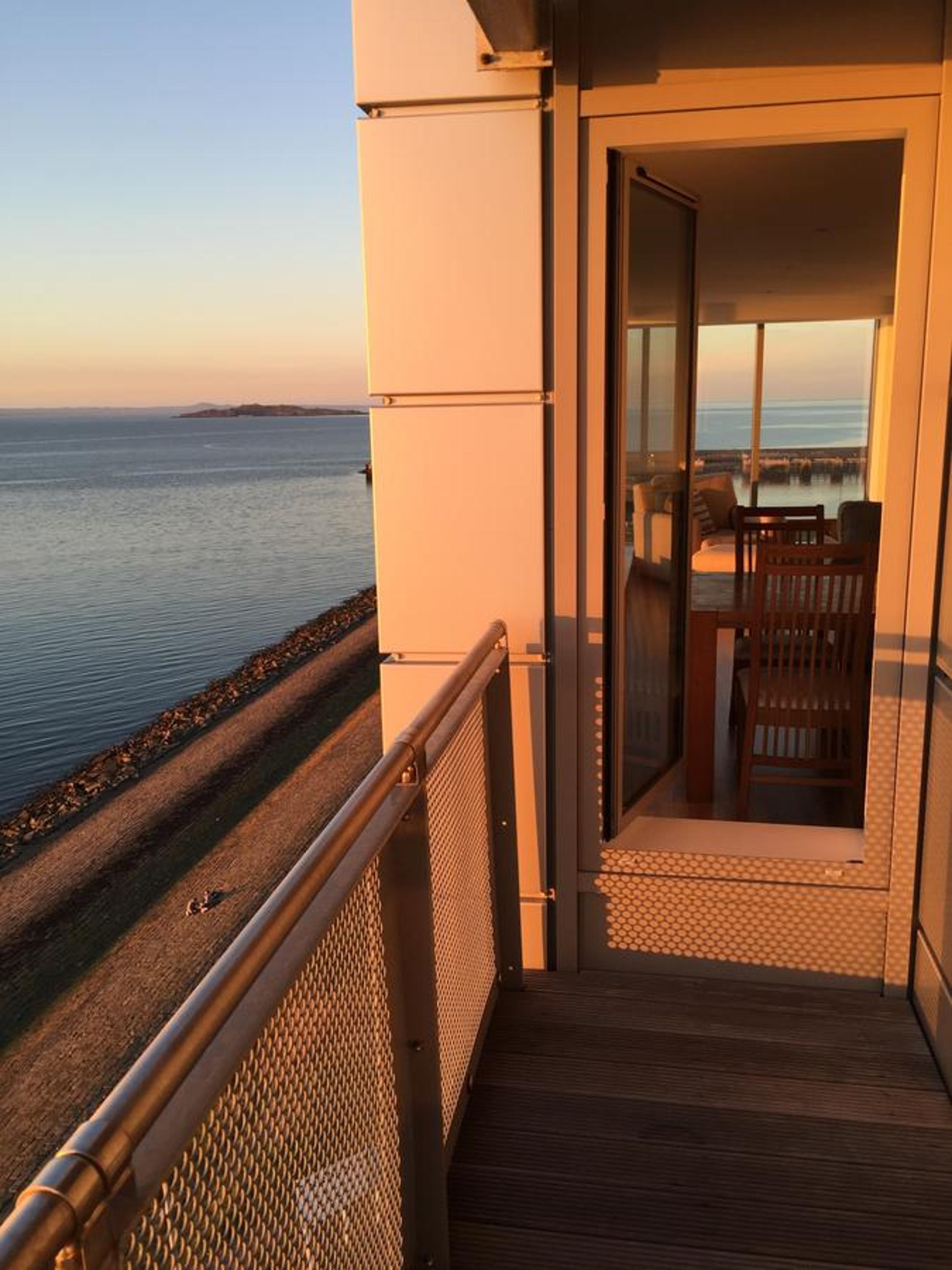 Luxury Apartment with Sea View and Balcony - Photo 17