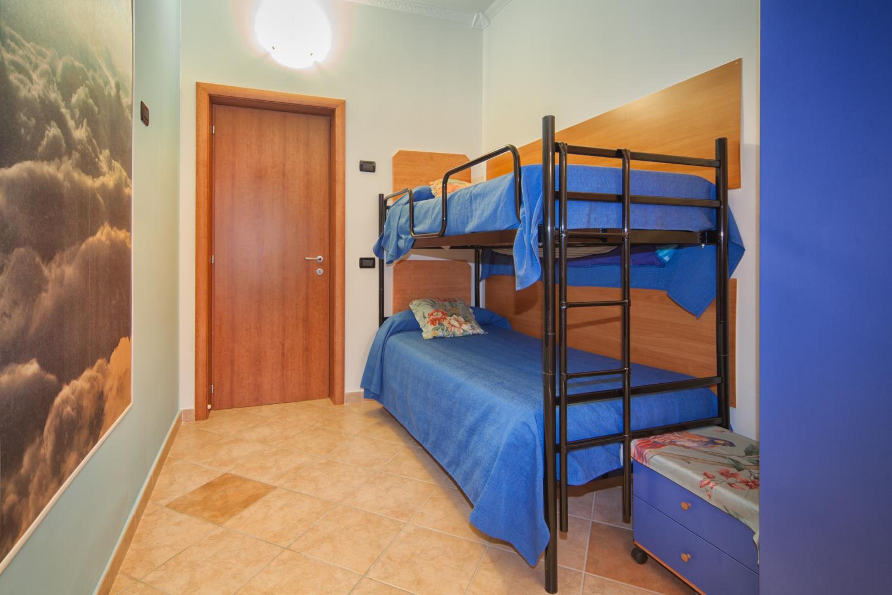 Economy Twin Room with Shared Bathroom