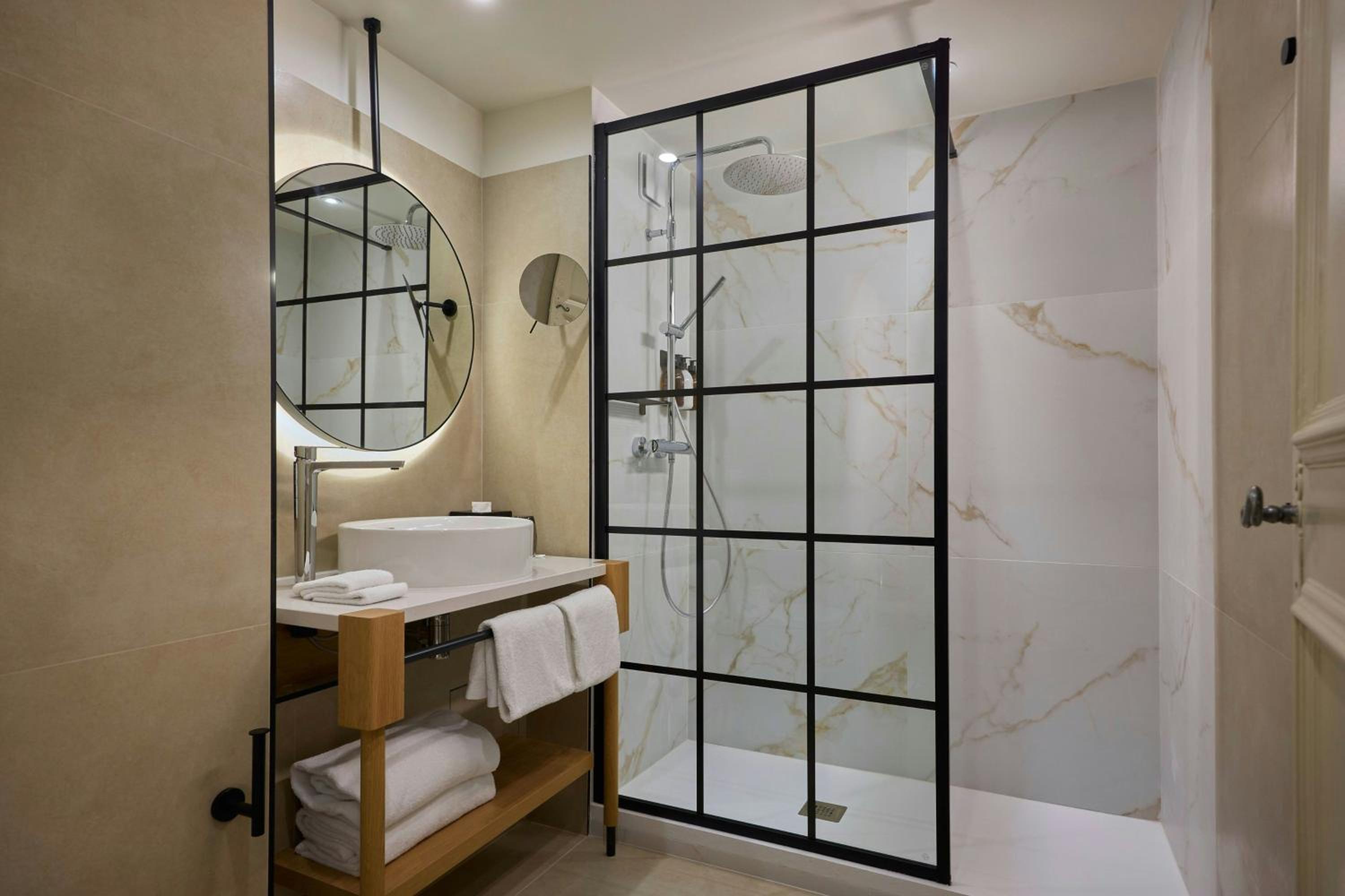 Superior Twin Room with Balcony and Garden View