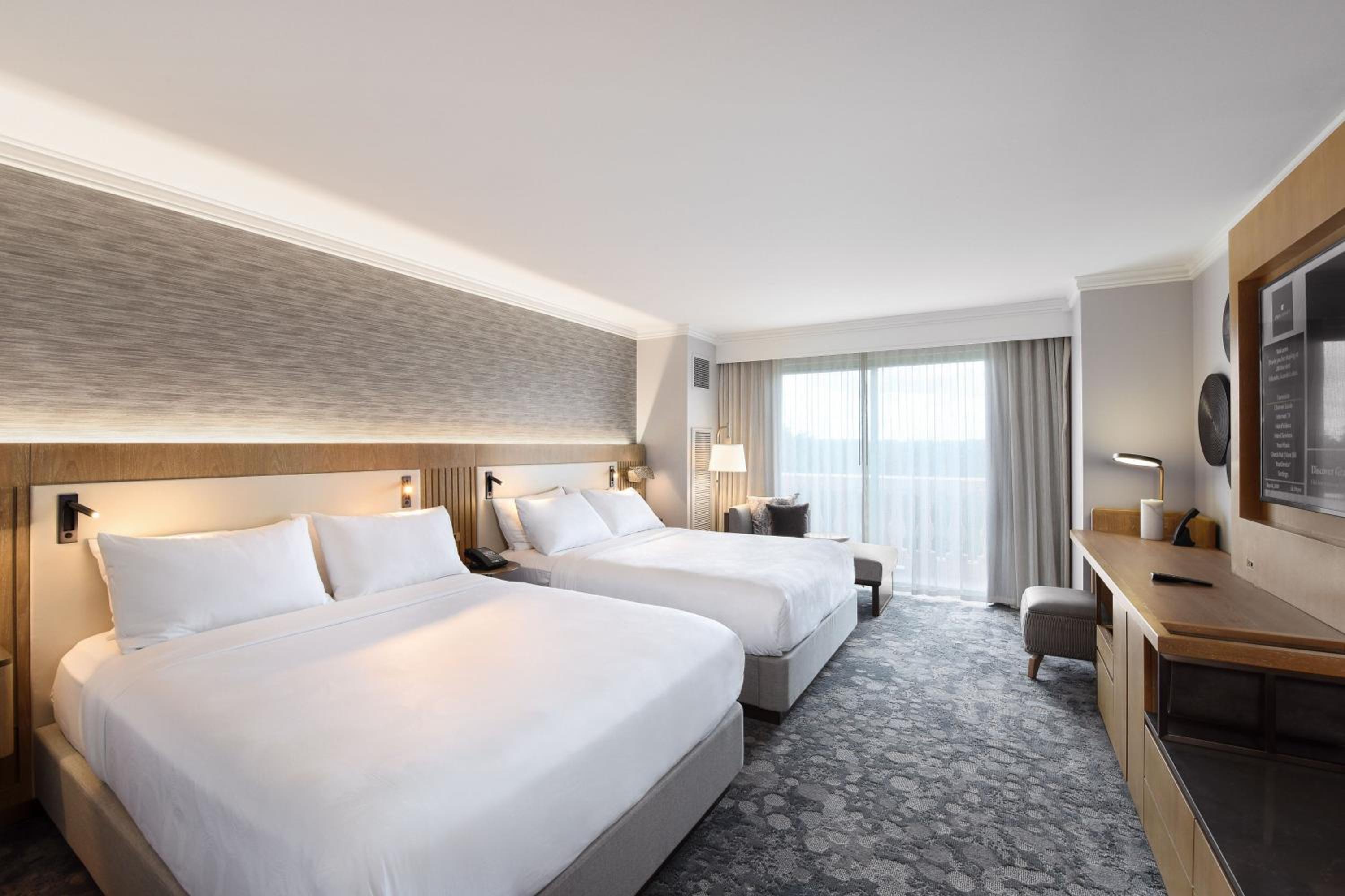 High Floor King Guest Room with One King Bed and Resort View