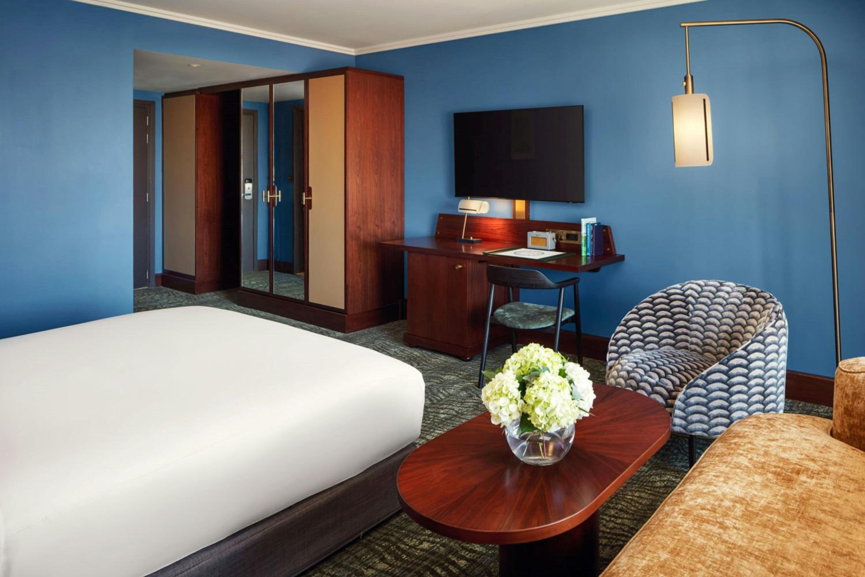 Premier King Room with One King Bed (Non Smoking)