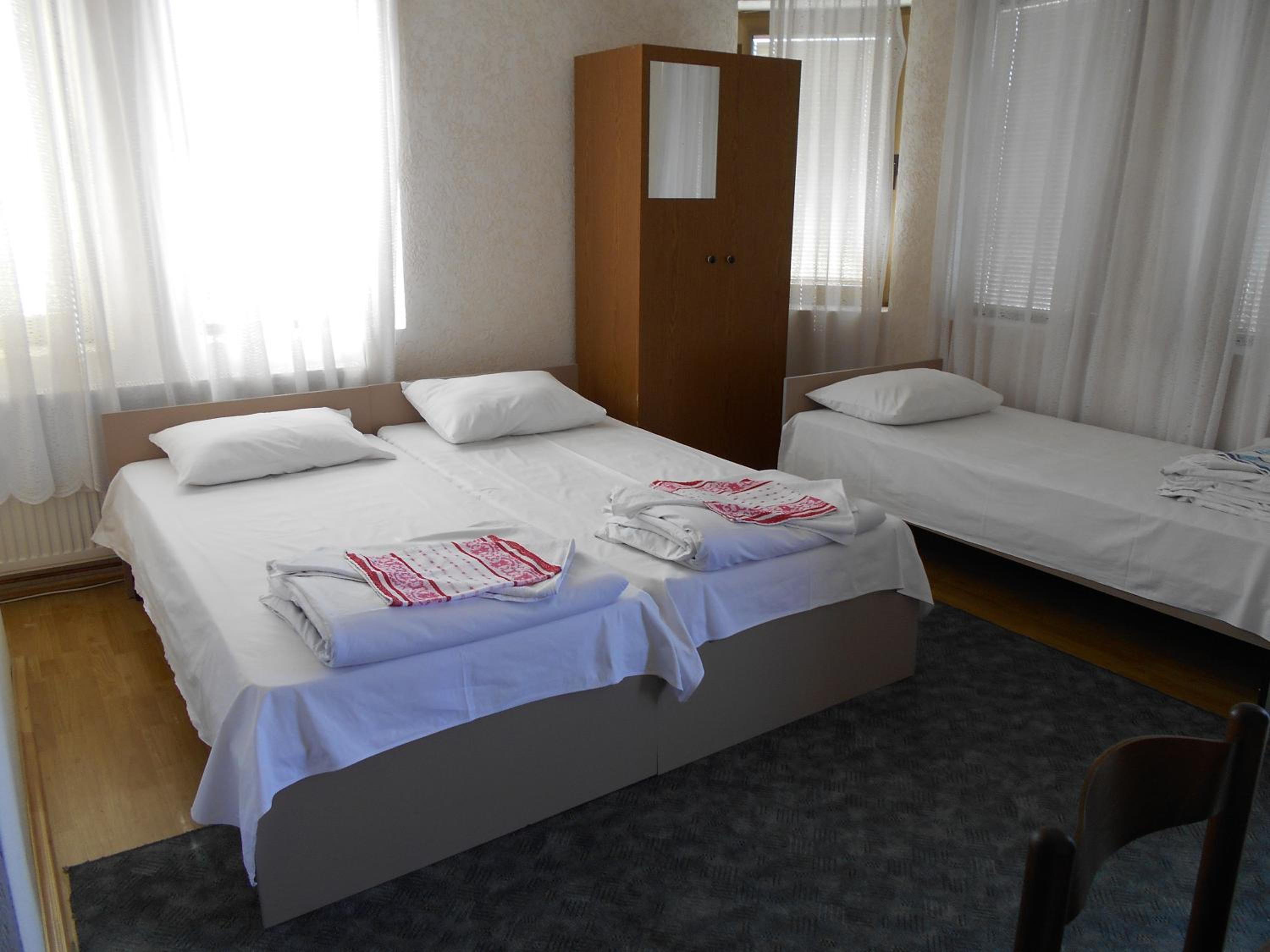 Triple Room - Photo 17