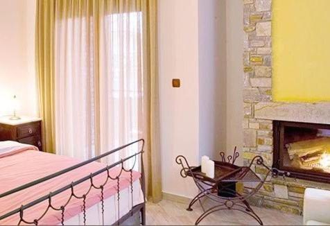Triple Room with Fireplace photo 2