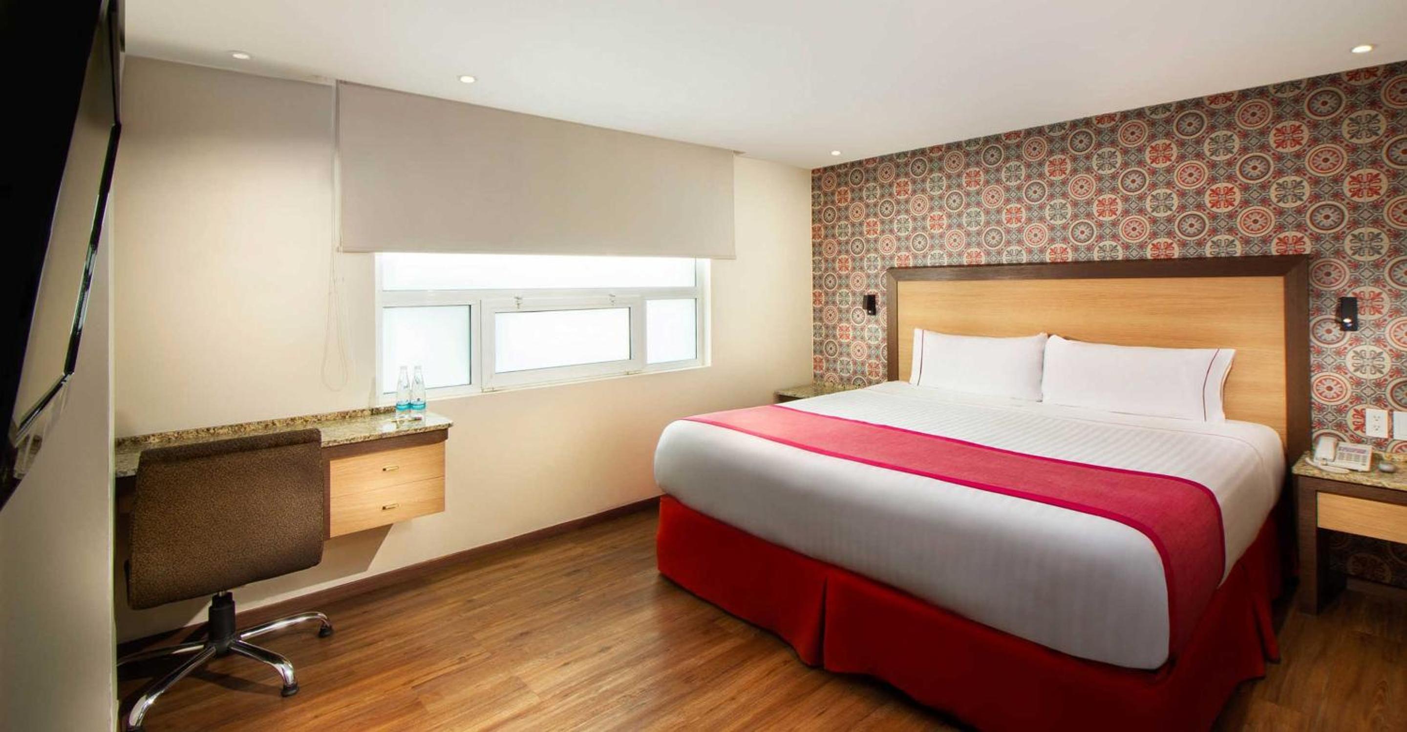Standard King Room - Non-Smoking - Photo 4