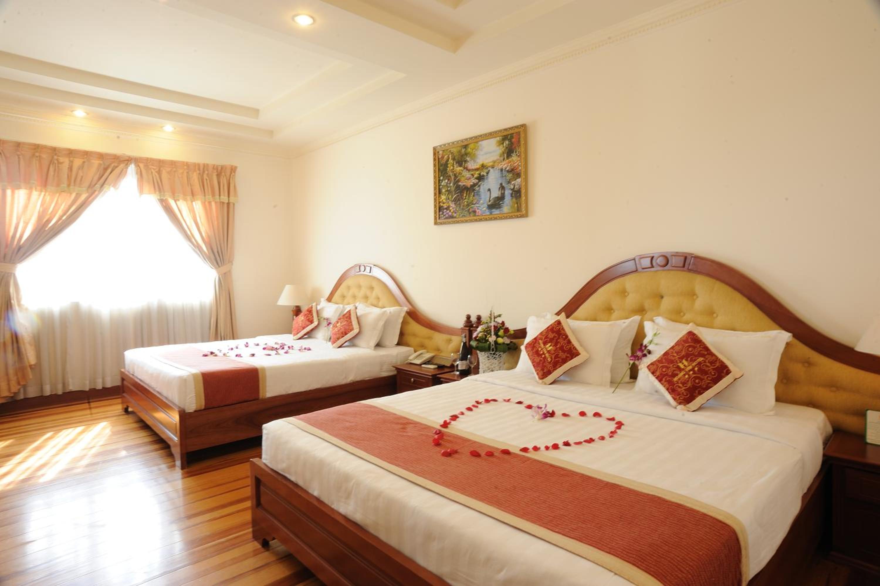 King Room with Two King Beds photo 2