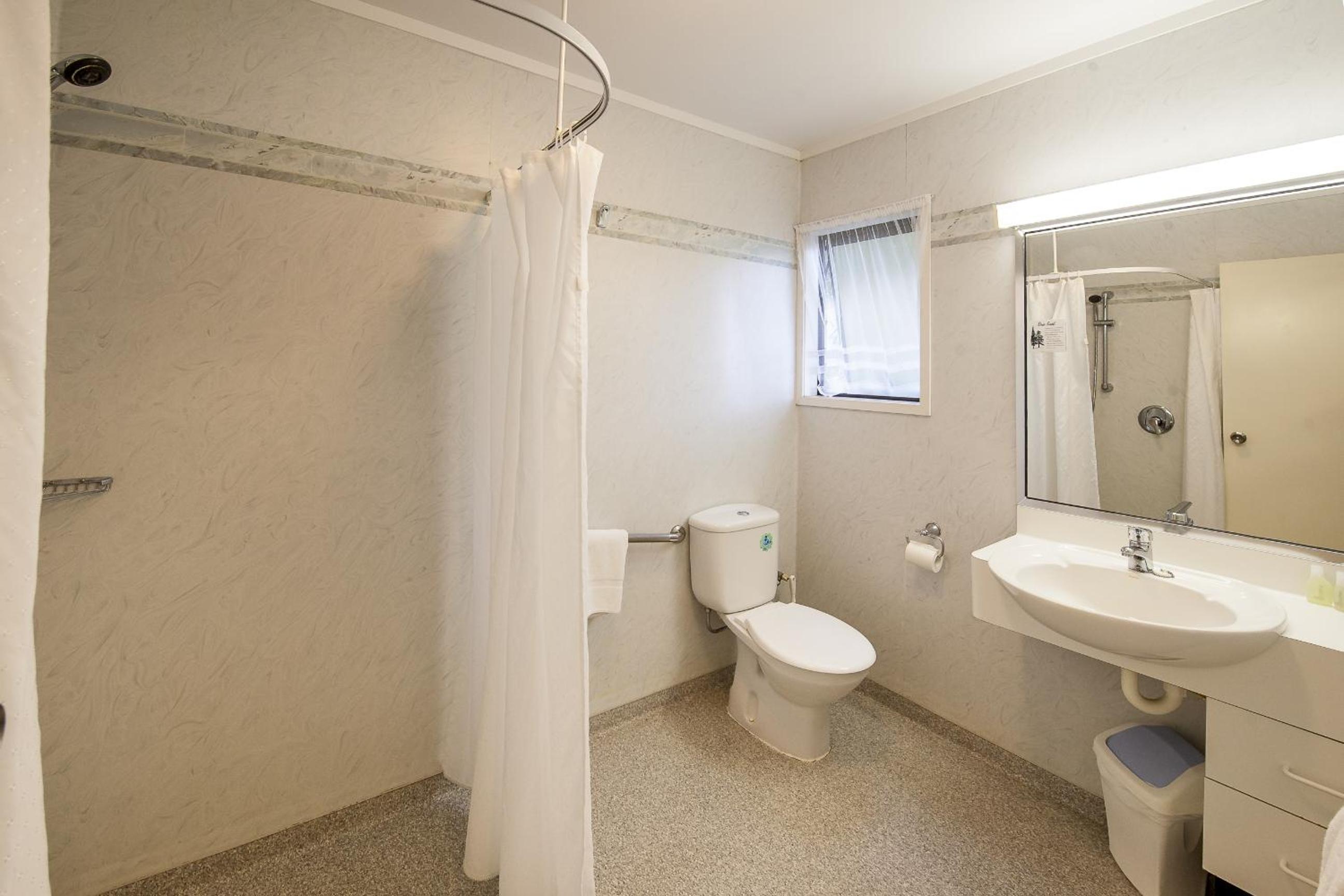 Queen Studio Ground Floor - Disability Access photo 1