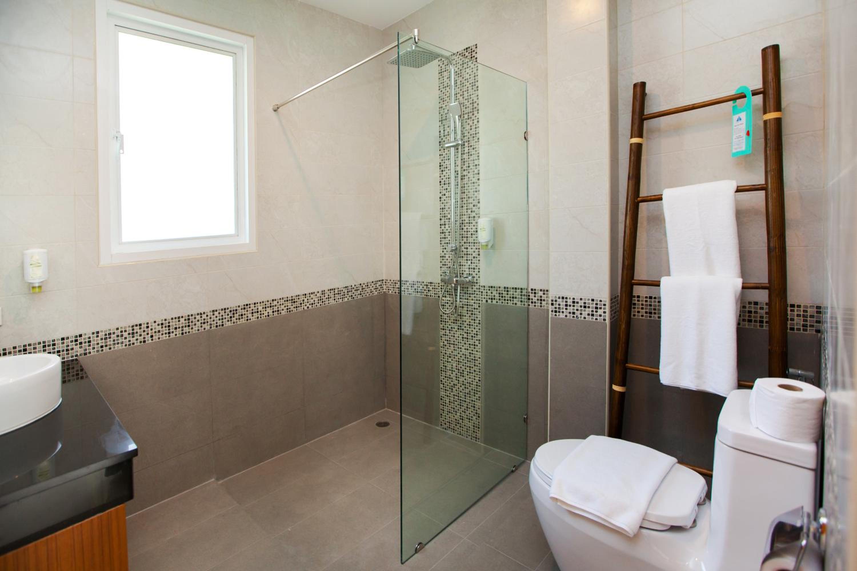 Villa with Private Pool - Photo 36