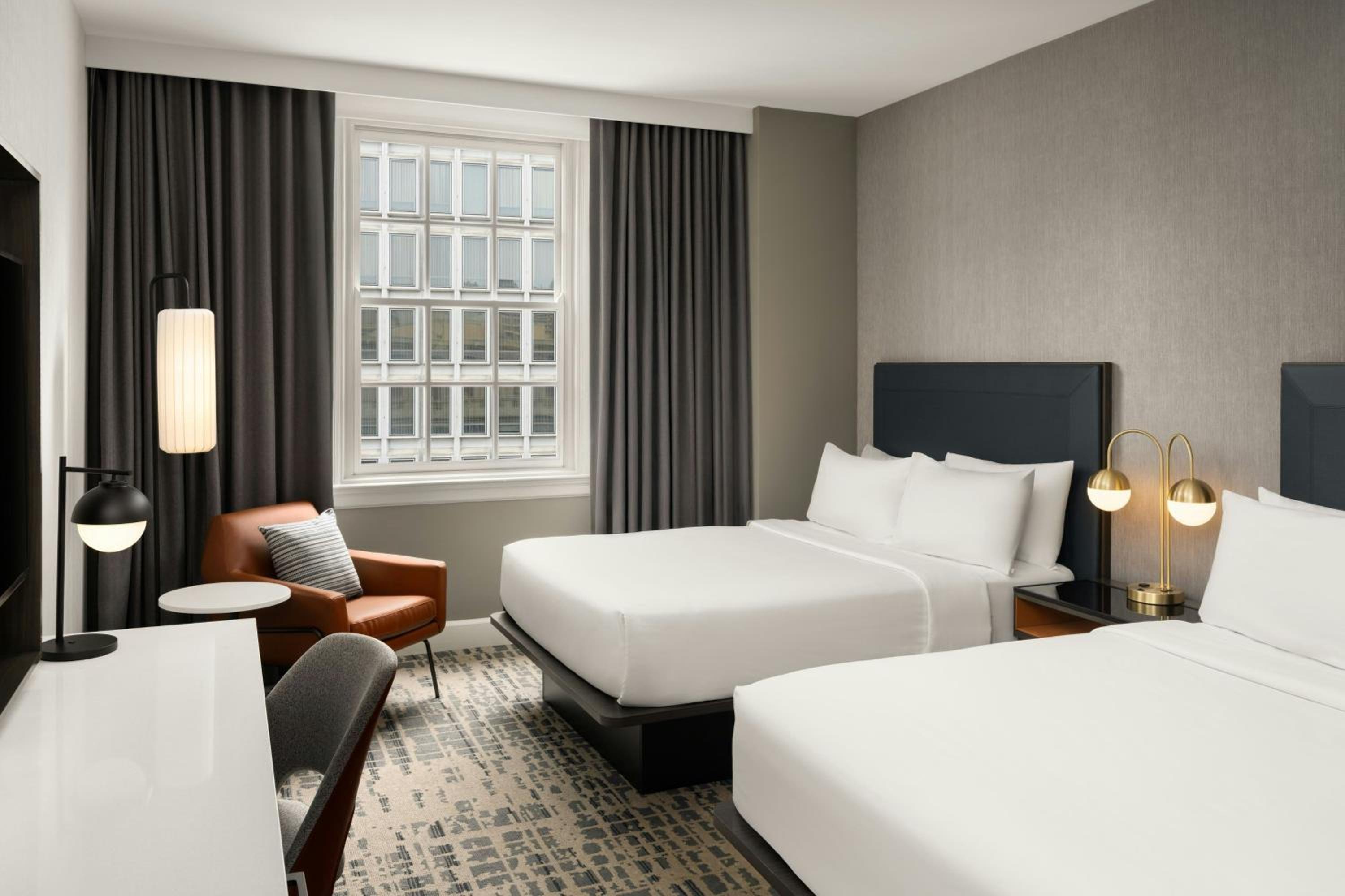 Executive Queen Room with Two Queen Beds and City View - Photo 1
