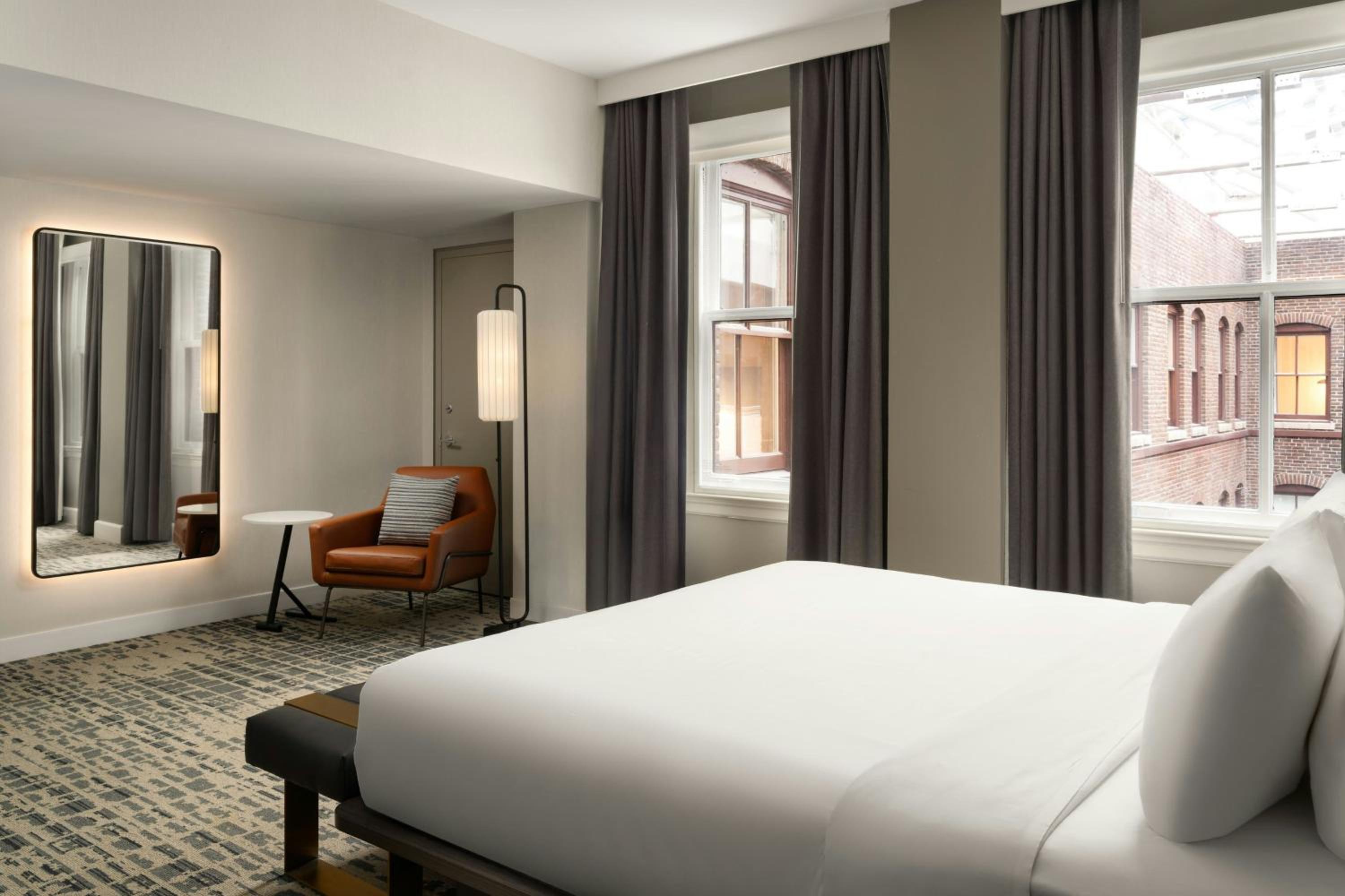 King Room with Atrium View - Photo 5