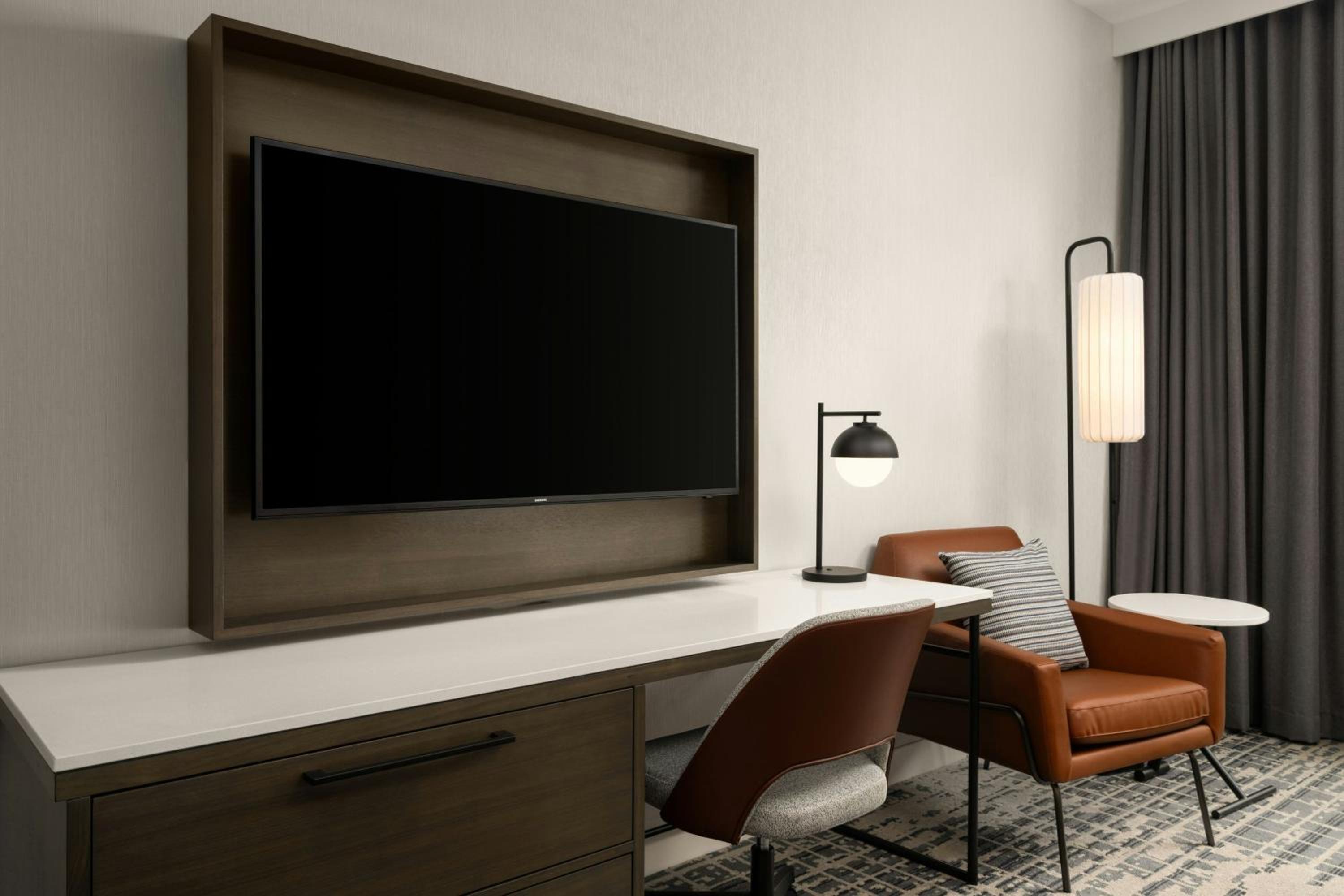 Executive Queen Room with Two Queen Beds and City View - Photo 4