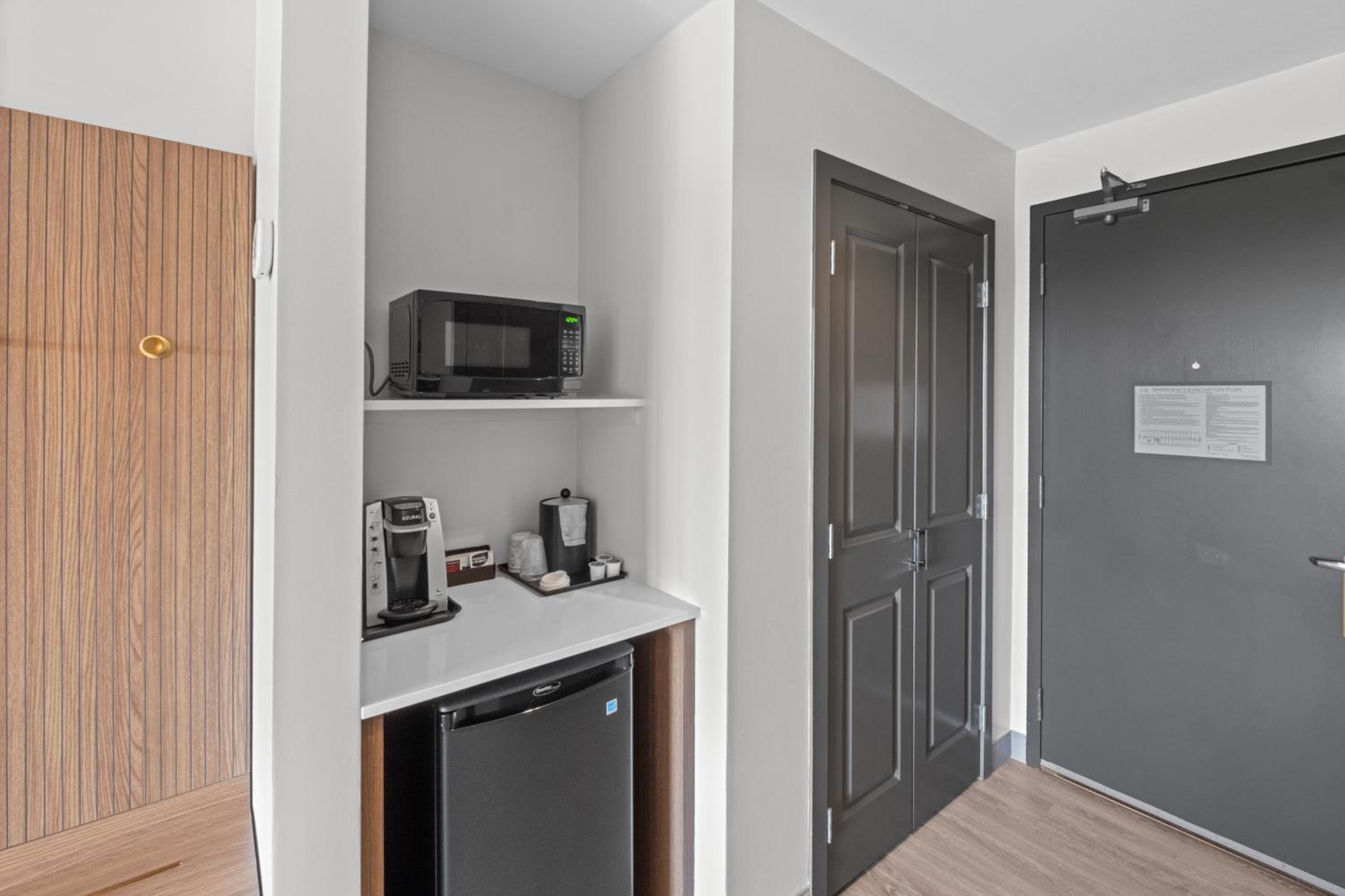 Standard Room thumbnail 6